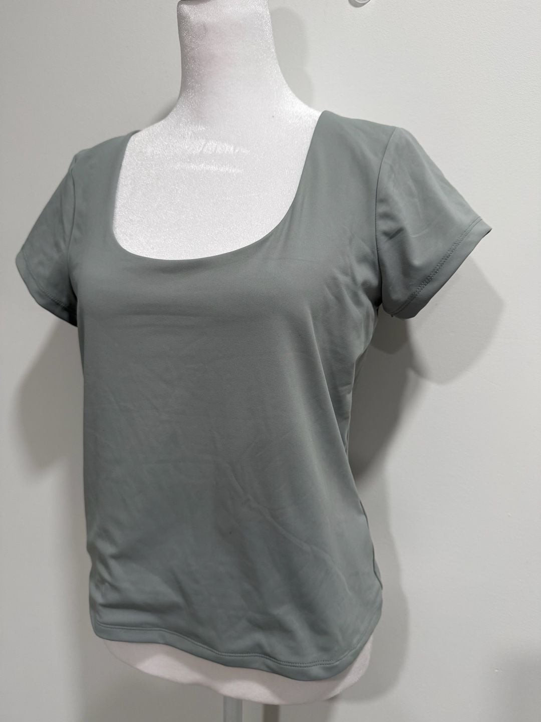 Old Navy Active Powersoft Gray Short Sleeve Cropped Workout Top