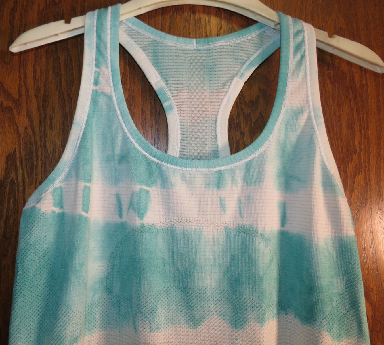 Lululemon 10 Run Swiftly Tech Racerback Tank Heathered Tranquil Blue Tie Dye EUC