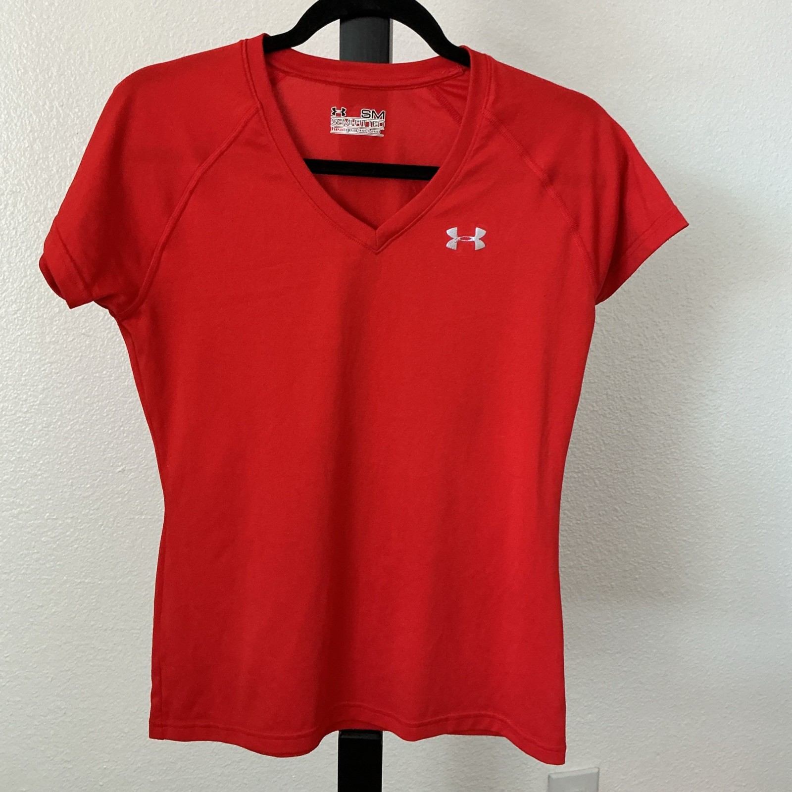 Under Armour Womens Small Semi-Fitted Heat Gear V Neck Shirt Performance Red Top