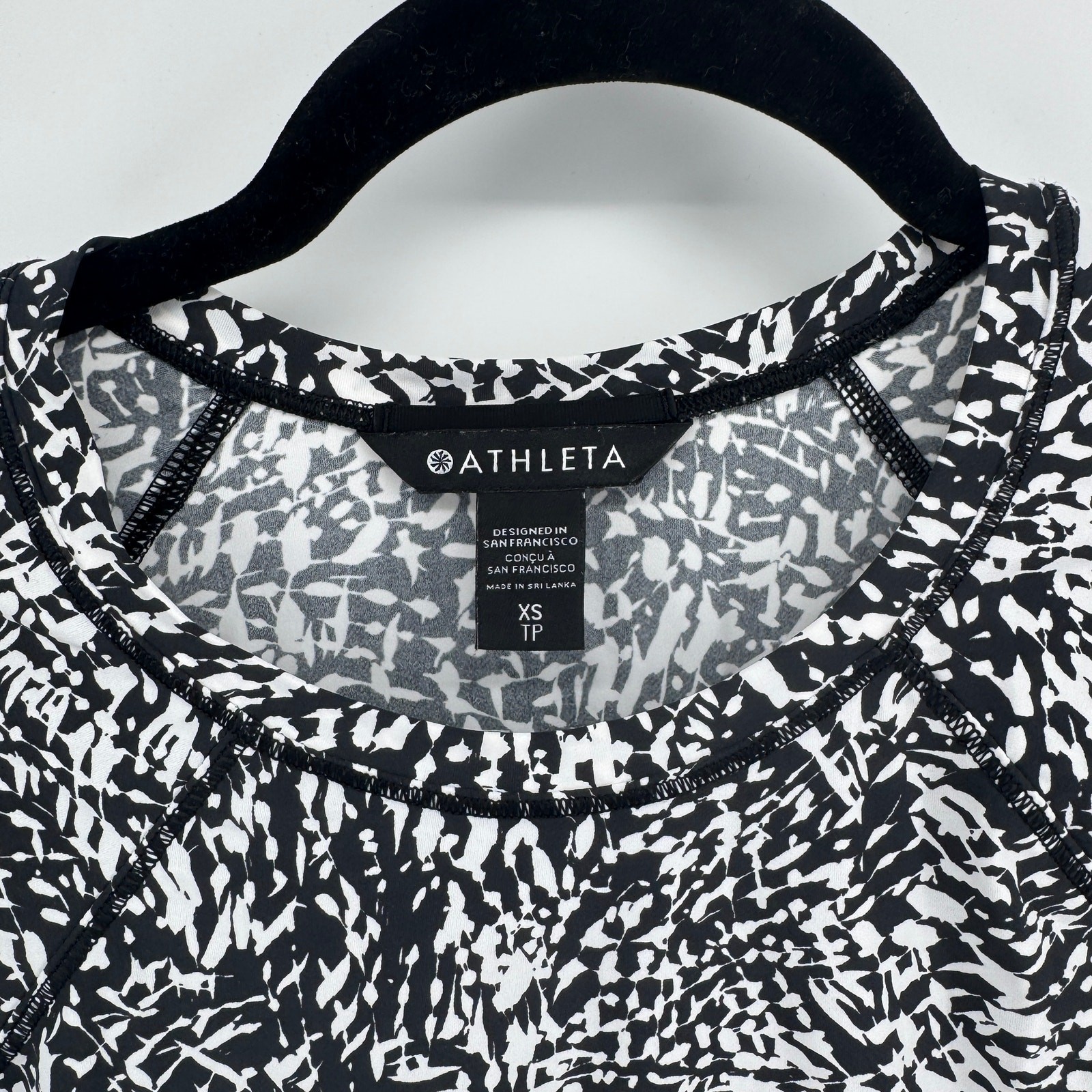 Athleta Ultimate Train Long Sleeve Top Black White Print XS Athletic Running Gym