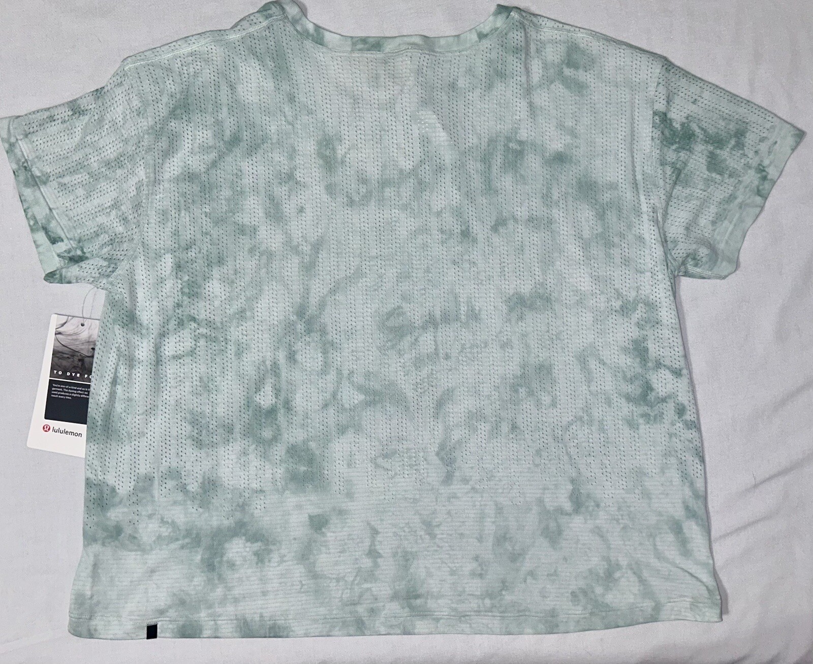 NWT💎LULULEMON💎SIZE 16💎TRAIN TO BE*SHORT SLEEVE💎RSWR/GREEN & WHITE💎CUTE
