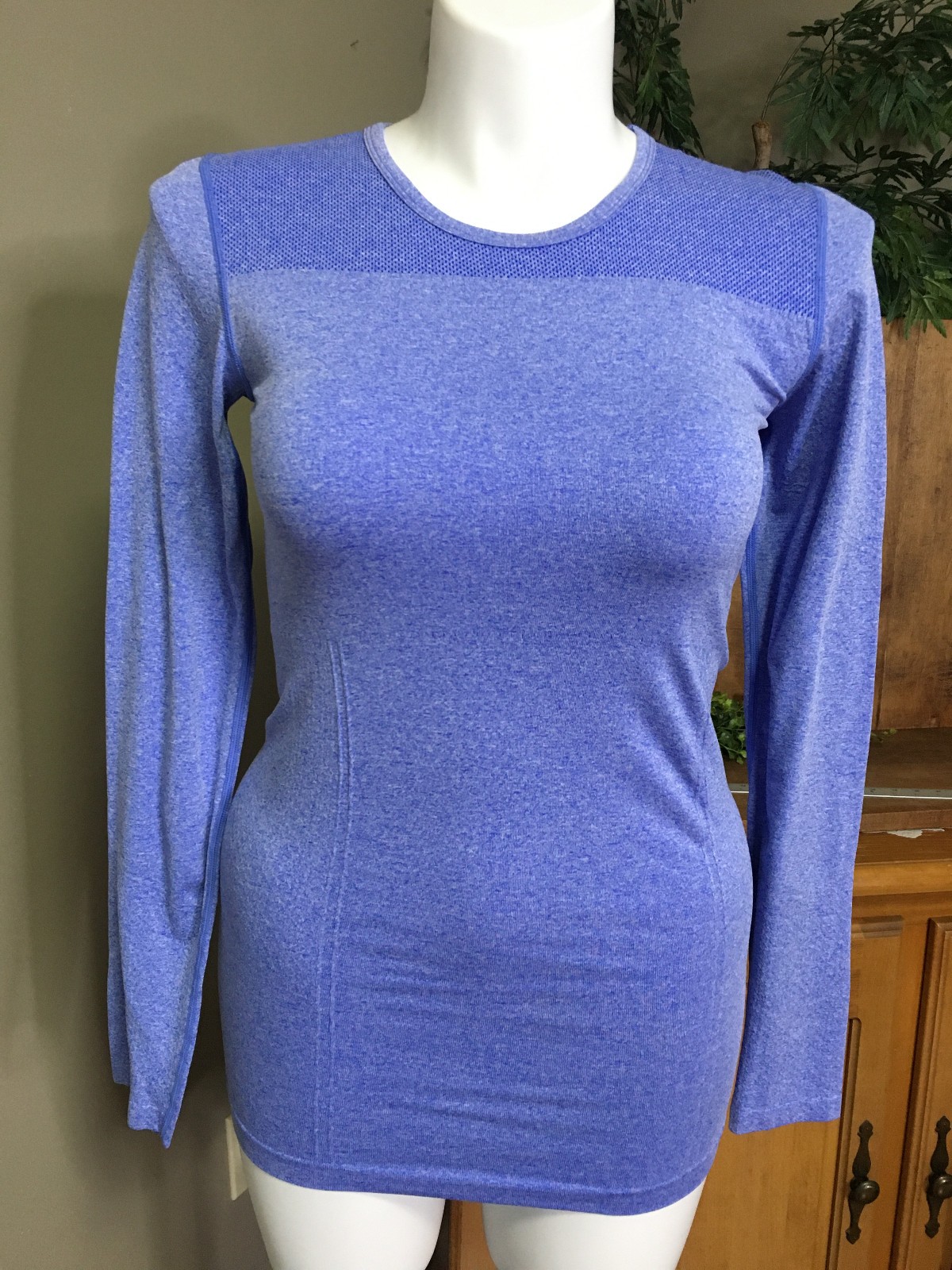 Fabletics Eureka Athletic Top Blue Women’s Size M Long Sleeve Stretch Seamless
