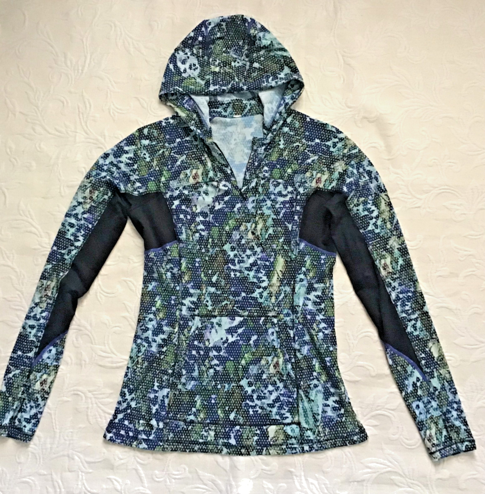 Lululemon Womens Sz 10 Pull-over Lightweight Hoodie Runbeam W/UPF 50+ Fabric EUC