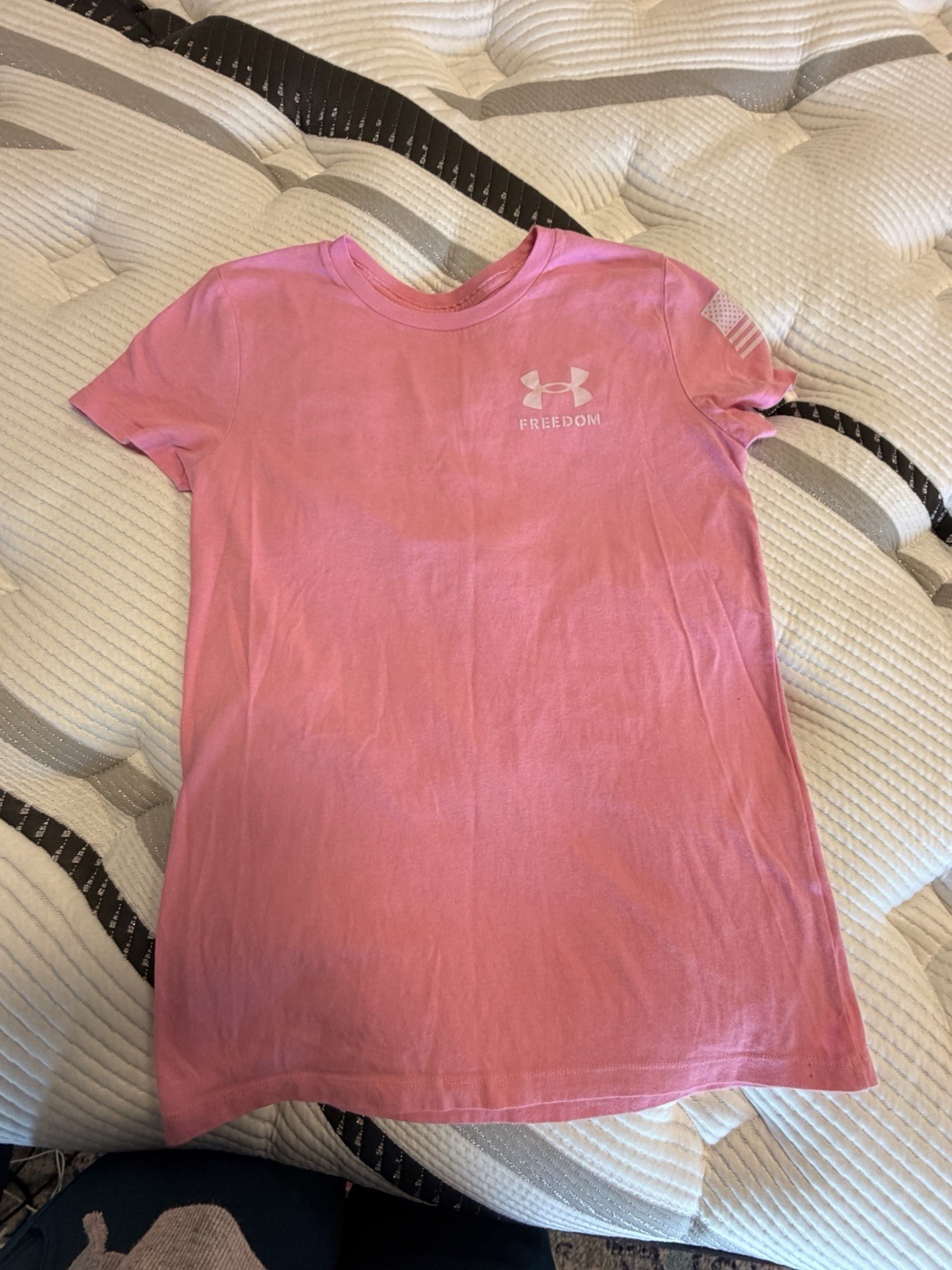 Under Armour Women’s Pink Freedom Banner Logo T-Shirt Size Small