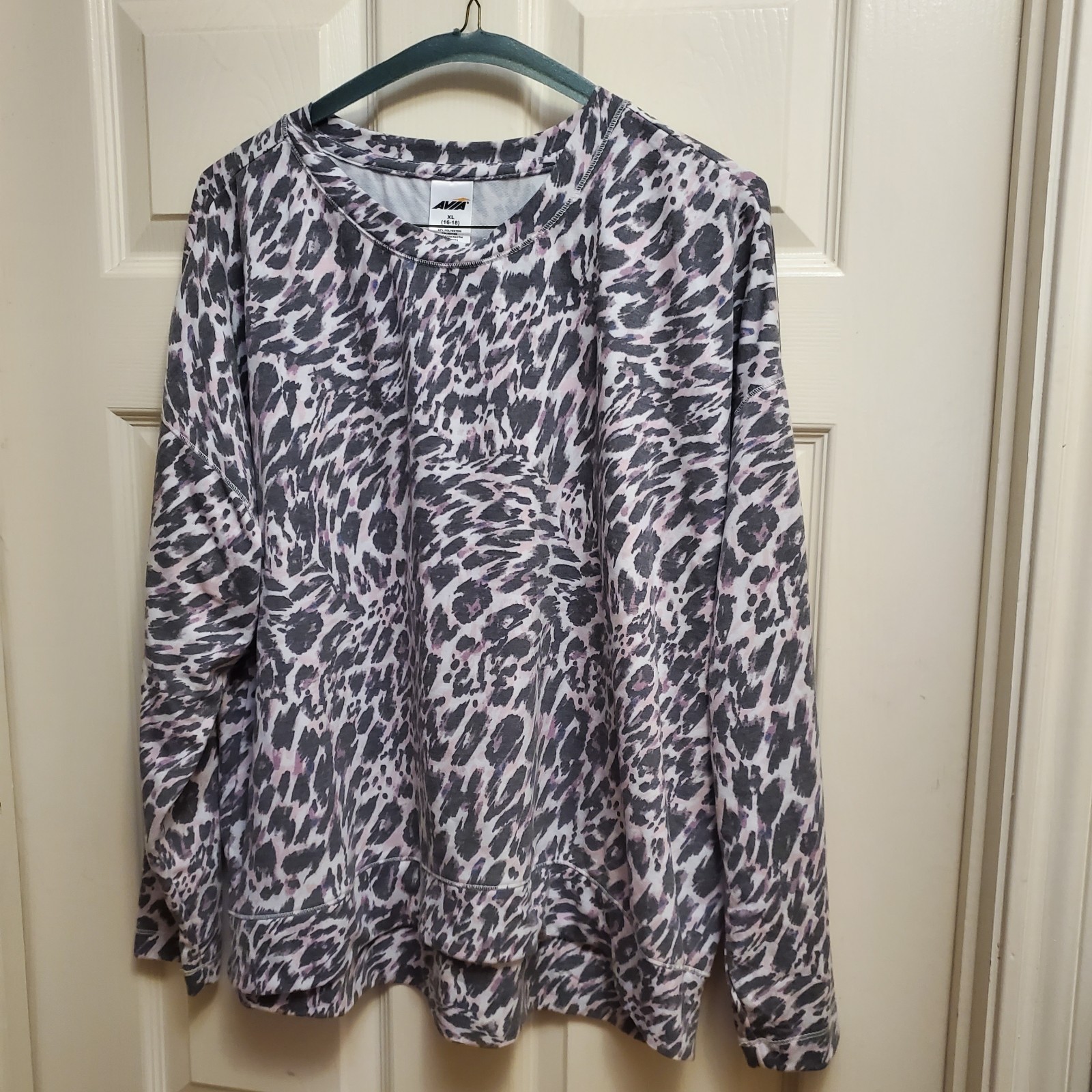 Avia Woman’s Gray/pink Active Wear Top