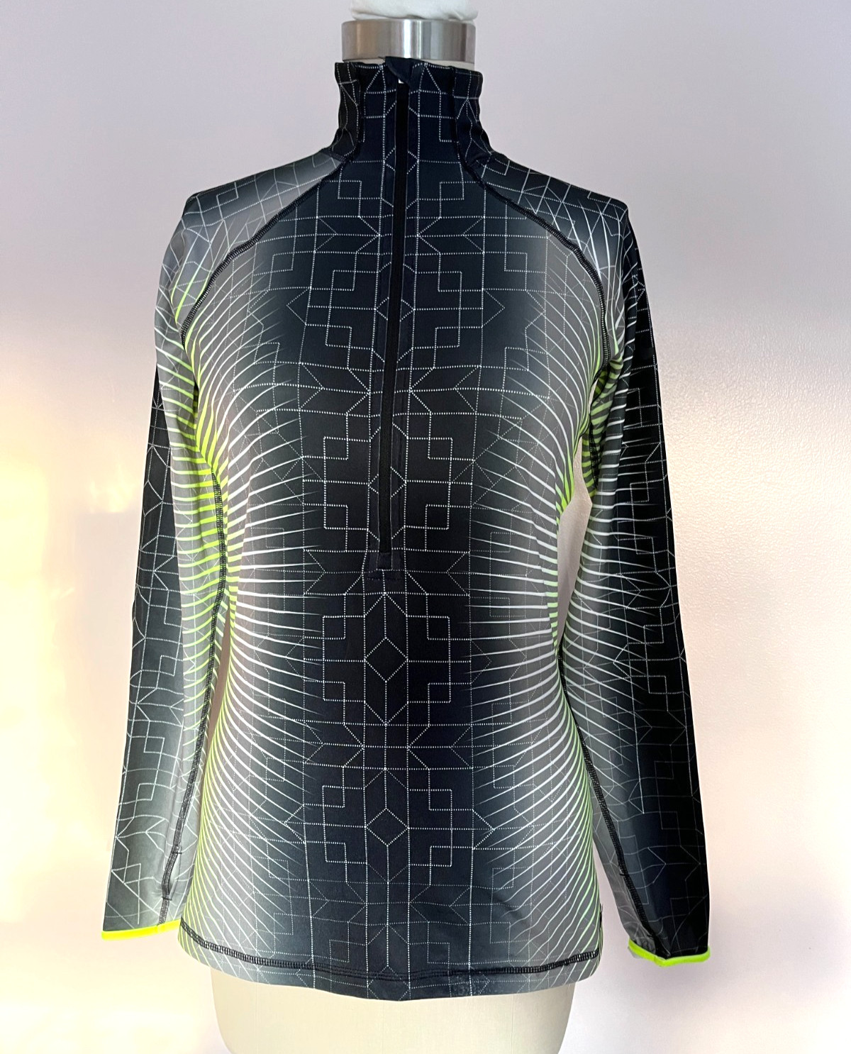 Nike Pro Dri-FIT Thermal 1/4 Zip Mock Neck Women Medium Geometric Running Sz . M
