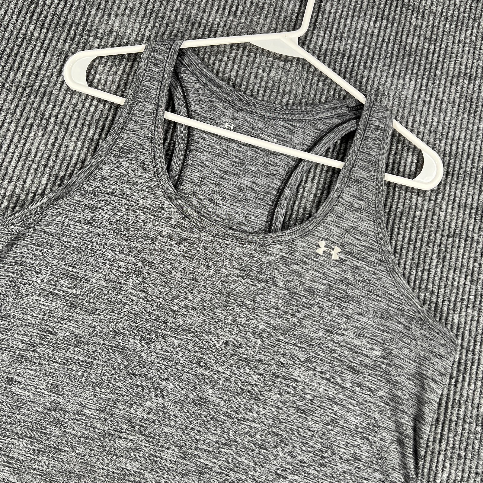 Under Armour Tank Top Womens Large Gray Sleeveless Heat Gear Loose Fit Gym Run