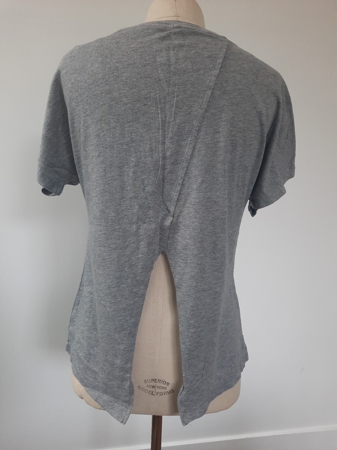 Athletic Size M (8-10) Active Top T-Shirt Drop Shoulder Gray Split Back Workout