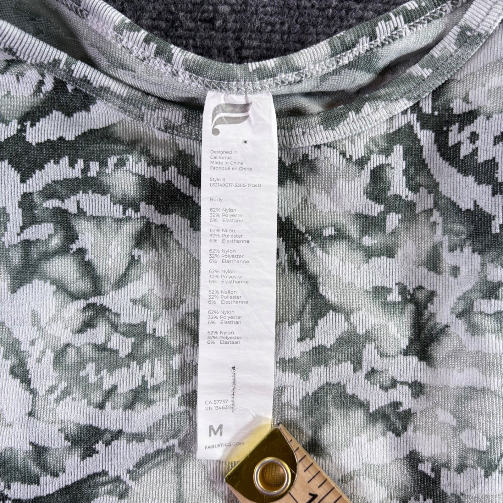 Fabletics Crop Top Womens Medium Green White Abstract Long Sleeve Activewear