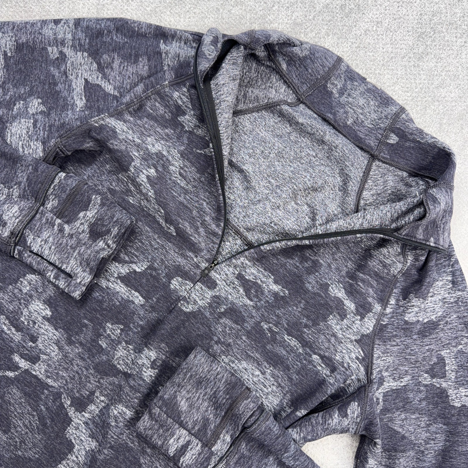 Lululemon Outrun the Elements Pullover Women Size 8 1/2 Zip Gray Camo Active