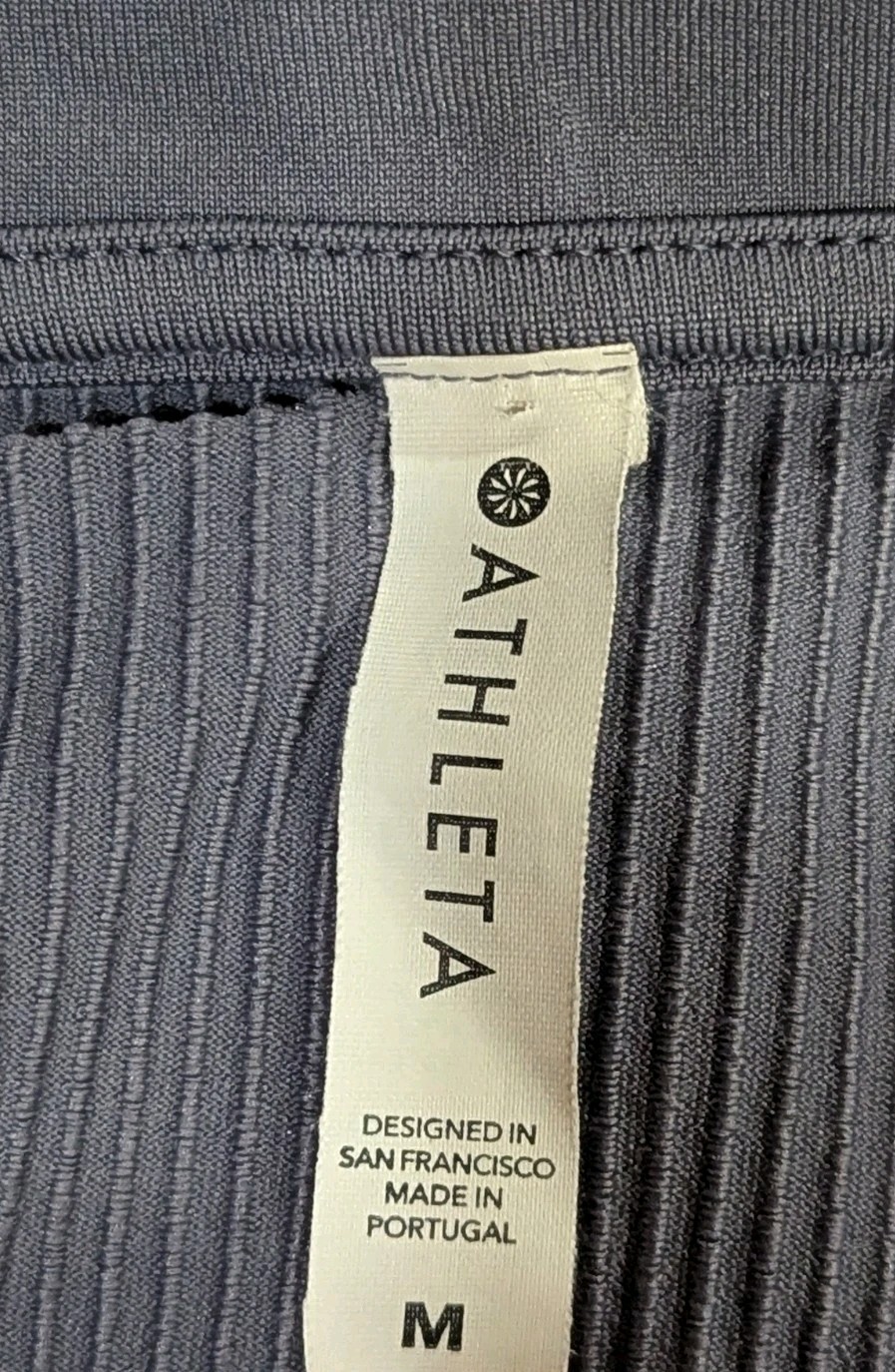 Athleta Renew V-Neck Tee Womens Medium Gray Ribbed Short Sleeve Workout T Shirt