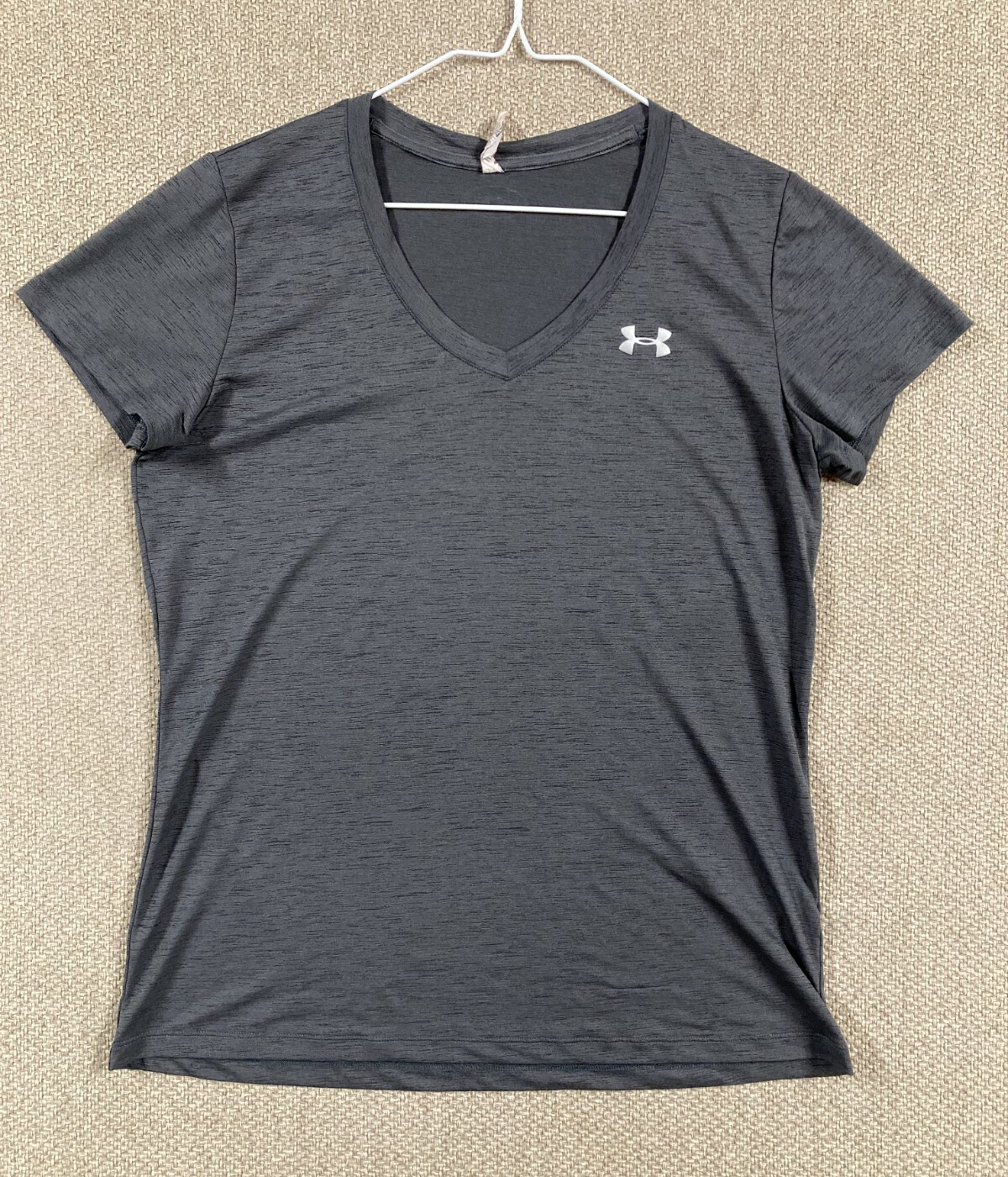 Under Armour Womens Heat Gear Shirt Medium Gray V Neck Semi Fitted
