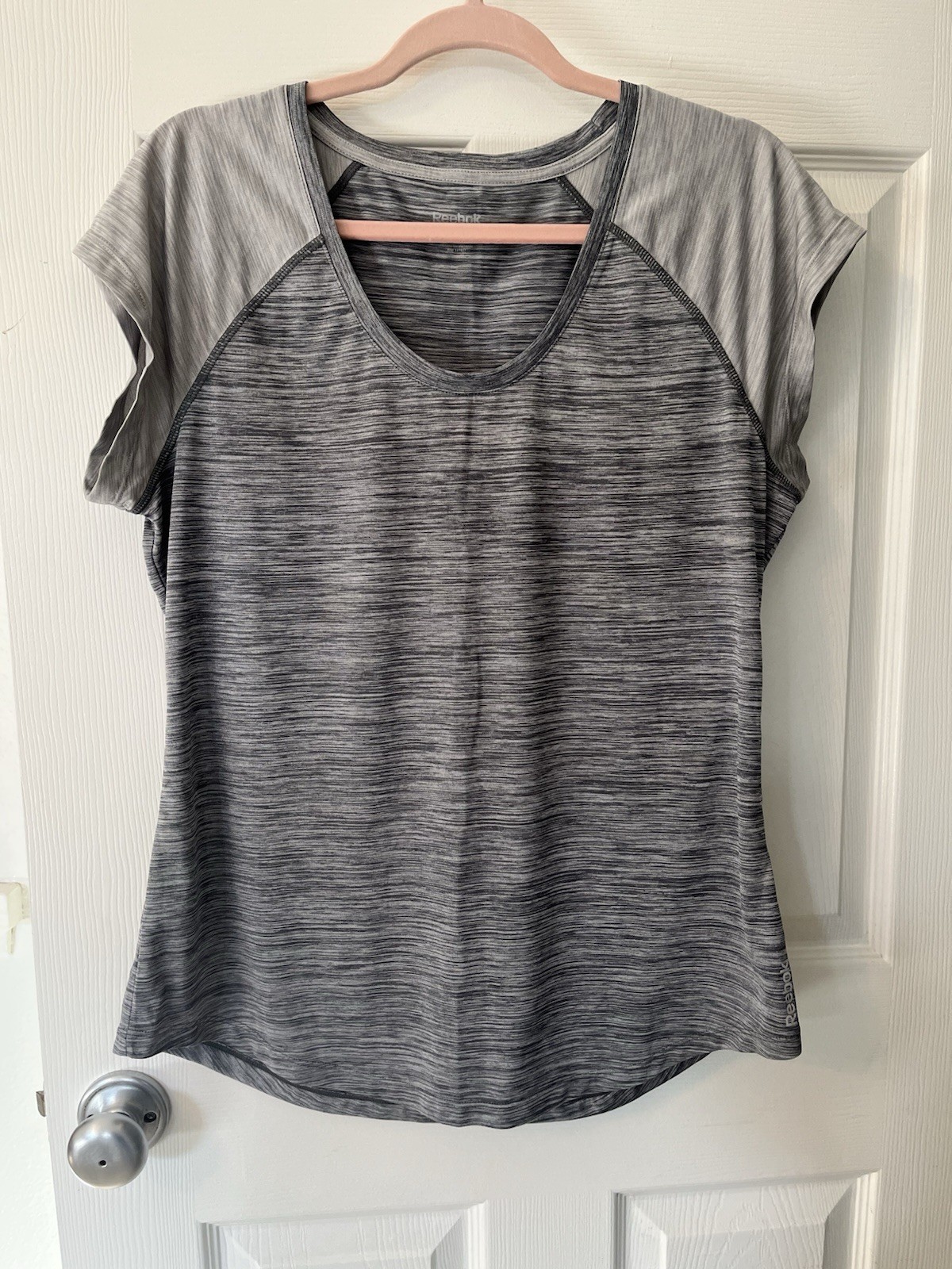 Reebok Women’s Athletic Top Two Tone Gray Short Sleeve Activewear Size X-Large