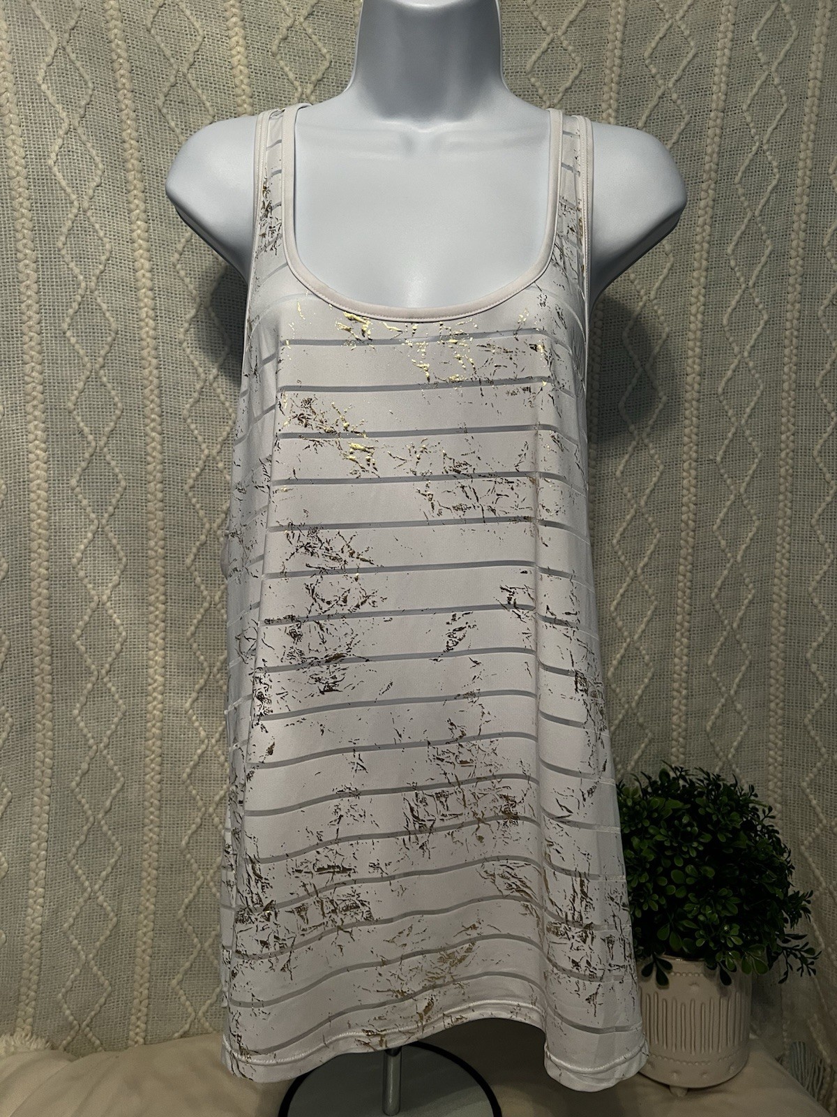 Zyia Active Women’s Tank Tops Size XXXL Lot Of 2, White And Gold/ Lilac