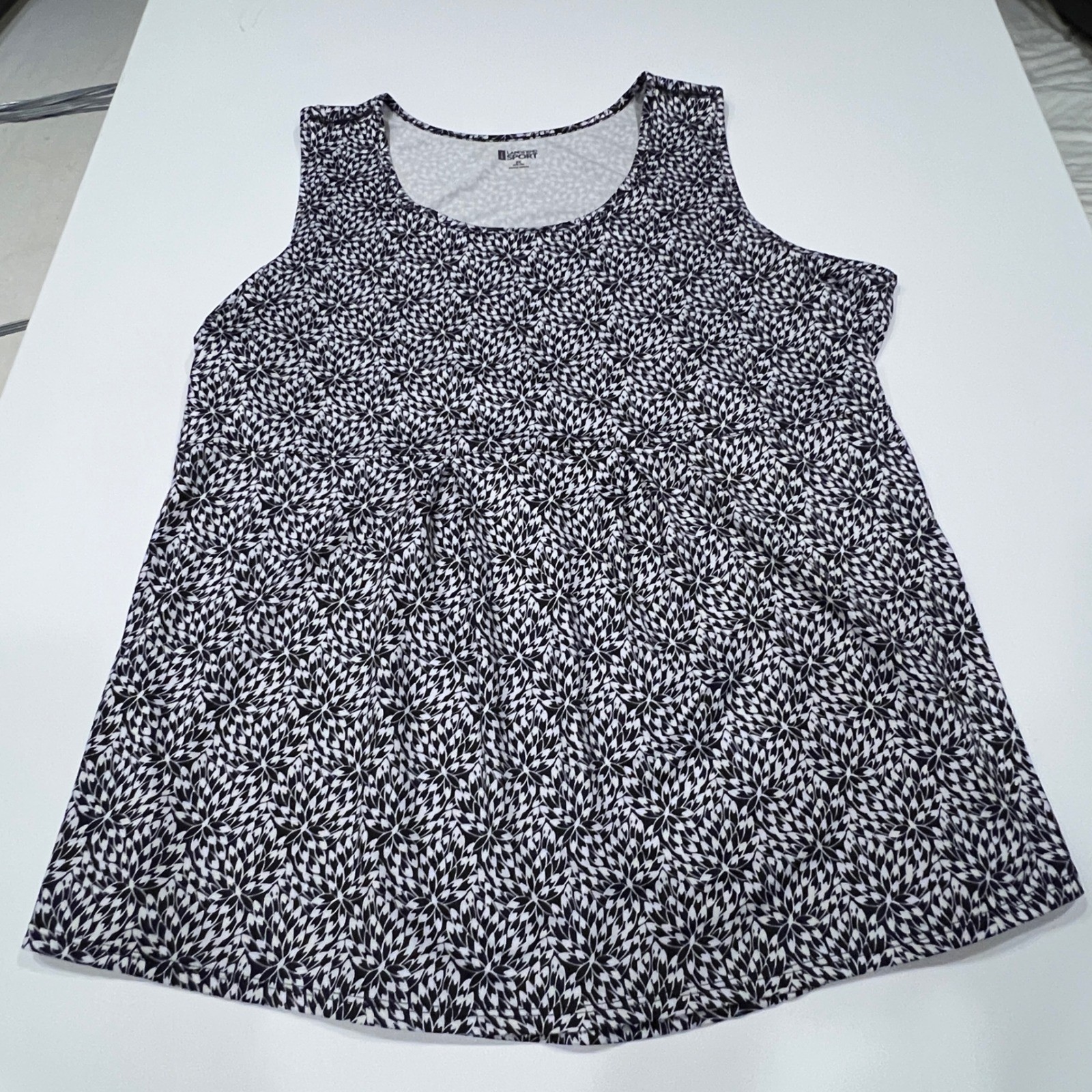 Lands End Sport Swing Tunic Women 2X Black White Floral Sleeveless Babydoll
