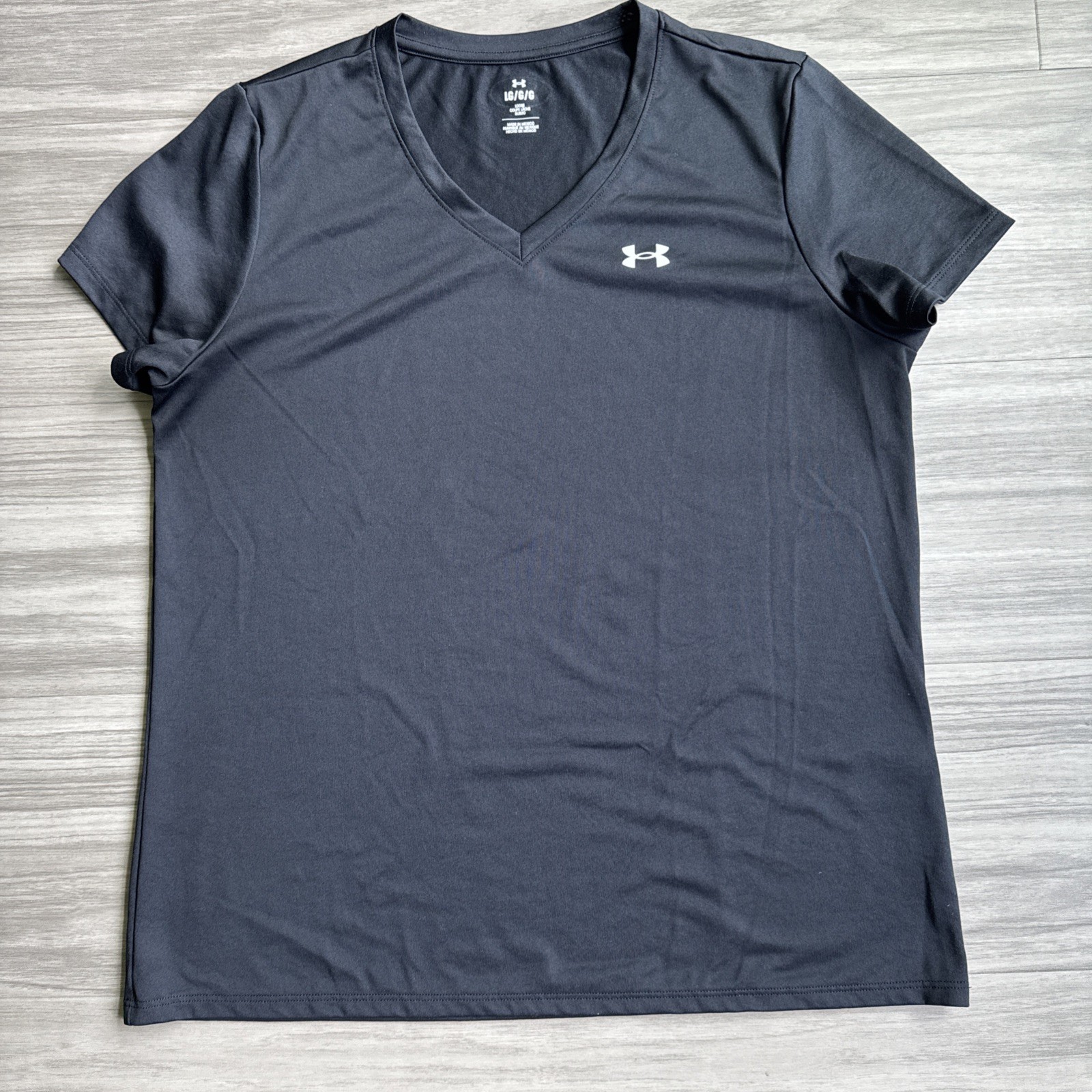 Under Armour Women’s Black V Neck Athletic T Shirt Size L Loose Fit Heat Gear
