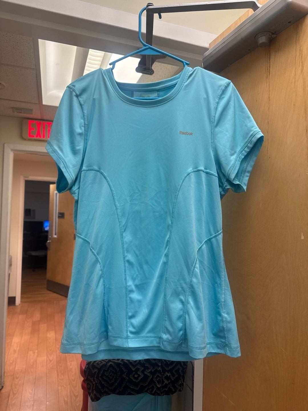 Reebok Women’s Blue Short Sleeve Athletic Performance Workout T-Shirt