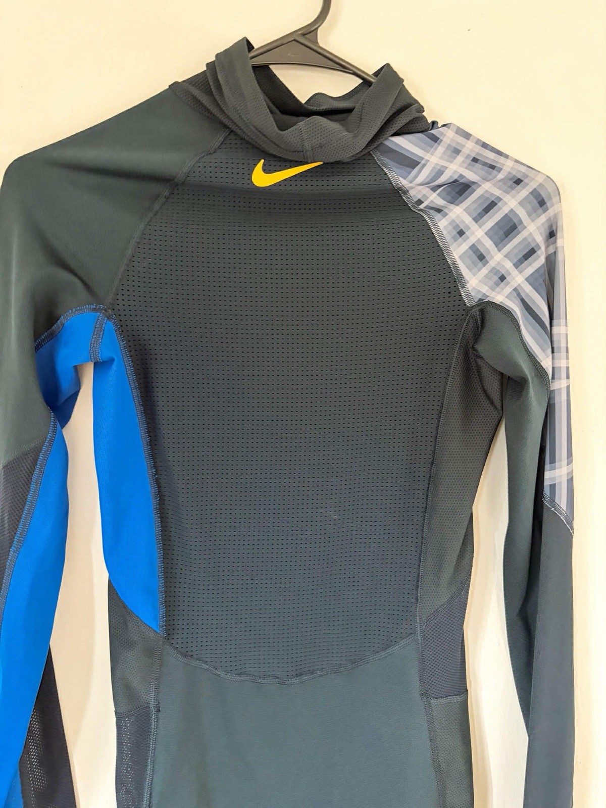 Nike Pro Hypercool Compression Shirt Womens Small Long Sleeve Athletic Top