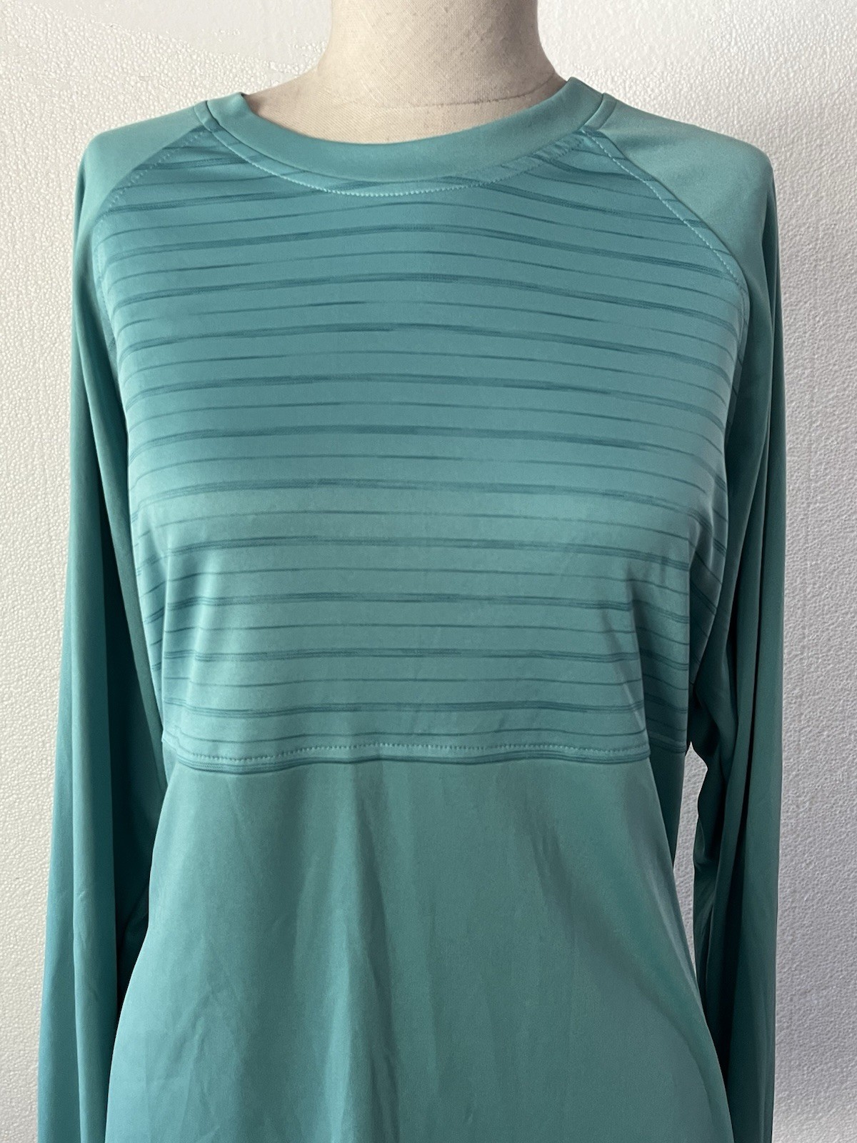 Speedo Water Shirt Women’s Size XL Aqua Blue Athletic Top Sun Protective Top