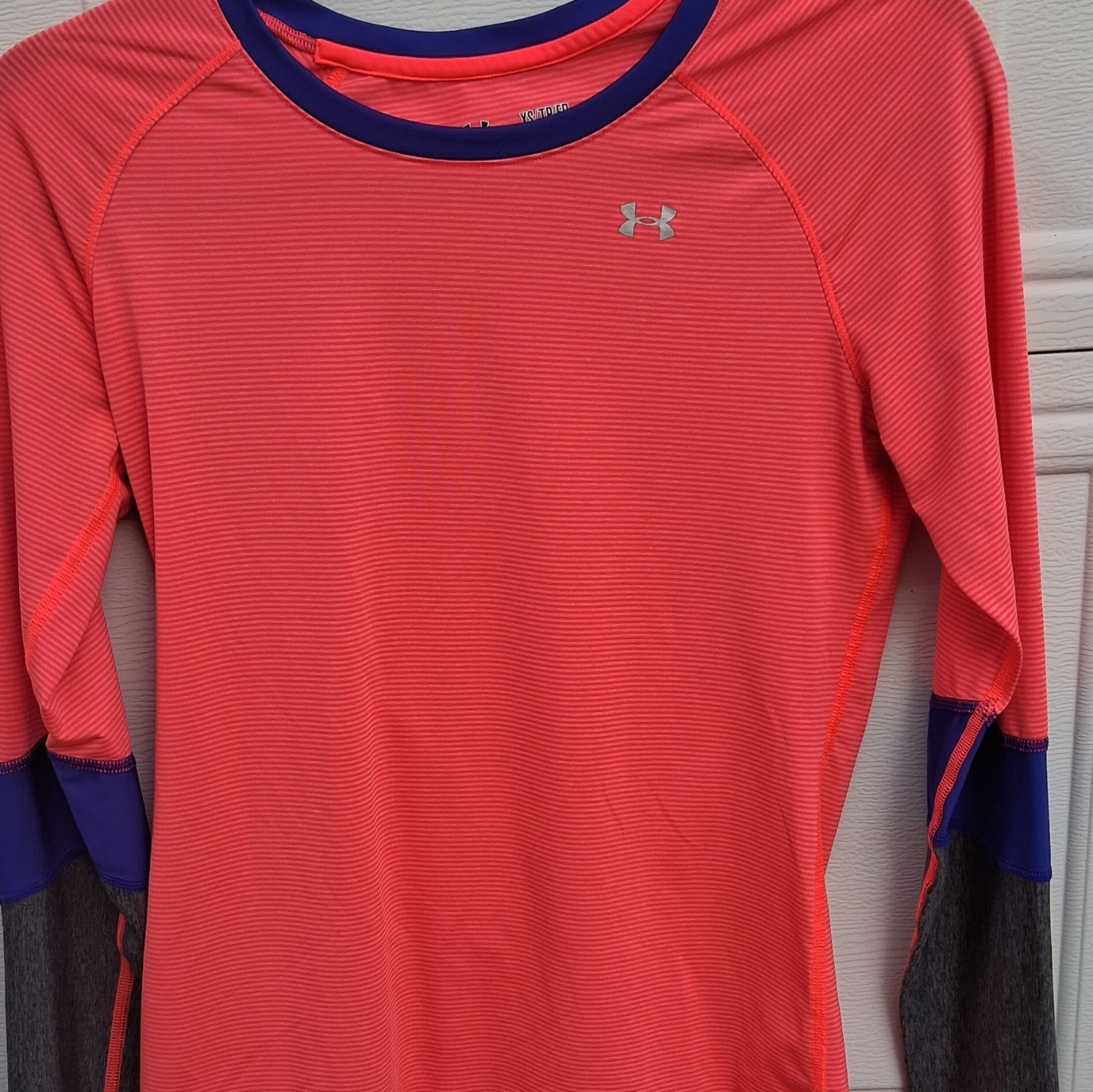 Under Armour Women’s Striped Crew Neck Fitted Raglan Long Sleeve Top XS