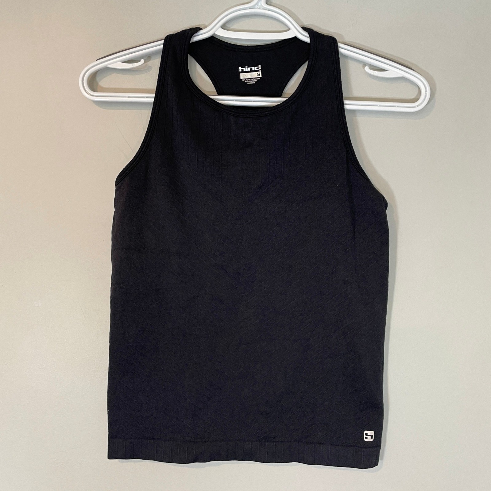 Hind Womens Black Seamless Racerback Athletic Tank Top Built-In Shelf Bra Small
