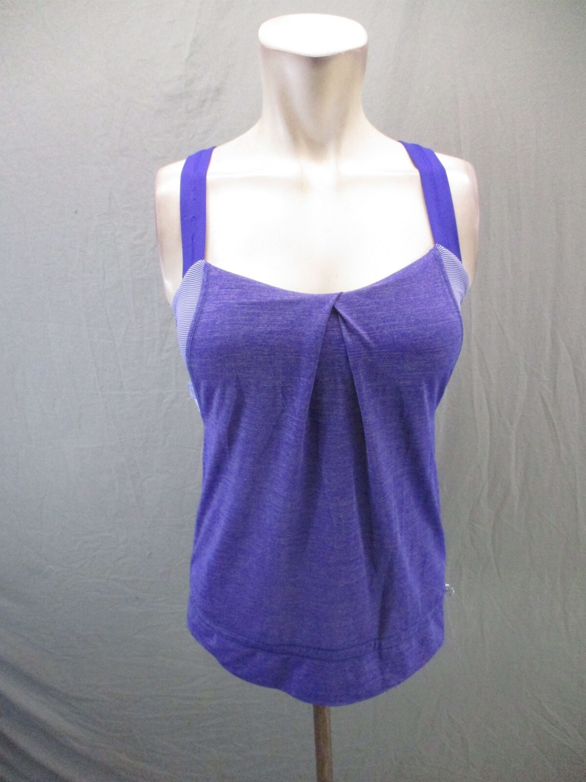 Lululemon Size 4 Women Blue Stretch Built-In Bra Athletic Racerback Tank Top 379