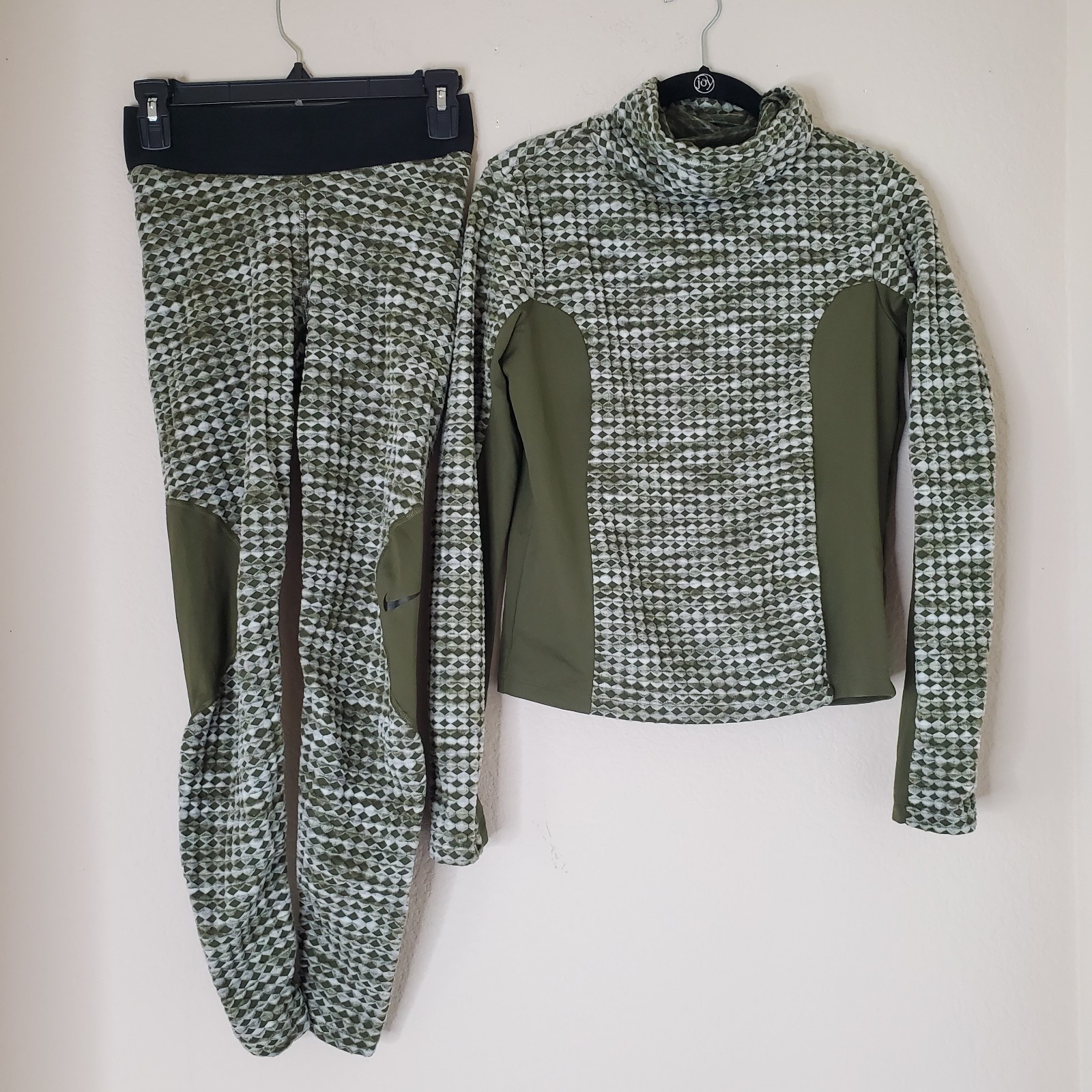 Nike womens Pro Hyper Warm Mock Neck Training Top/ Leggings Set Sz S Olive Green