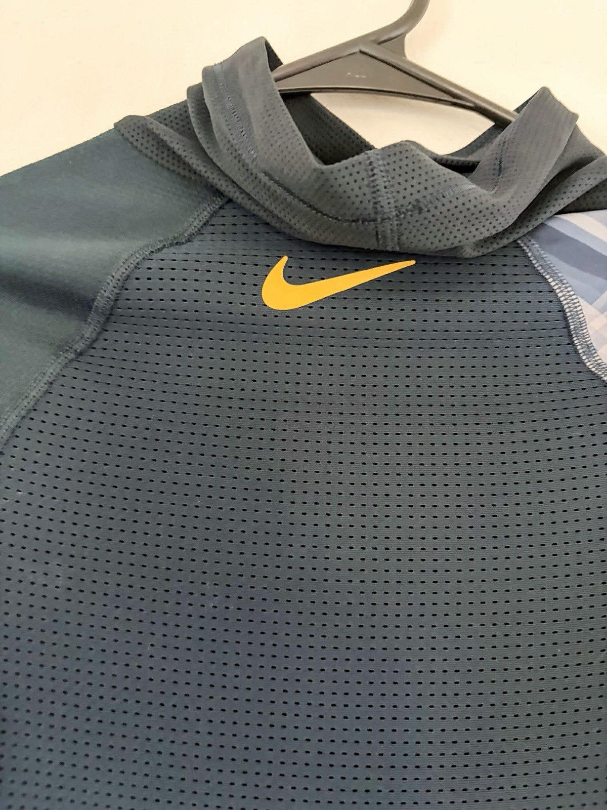 Nike Pro Hypercool Compression Shirt Womens Small Long Sleeve Athletic Top
