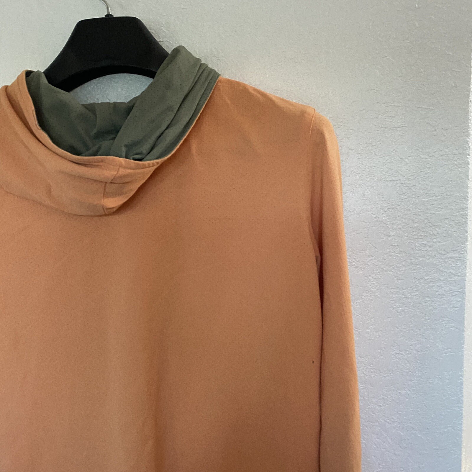 Tail Tech Women’s Light Peach Stretch Full Zip Hooded Light Jacket Size L