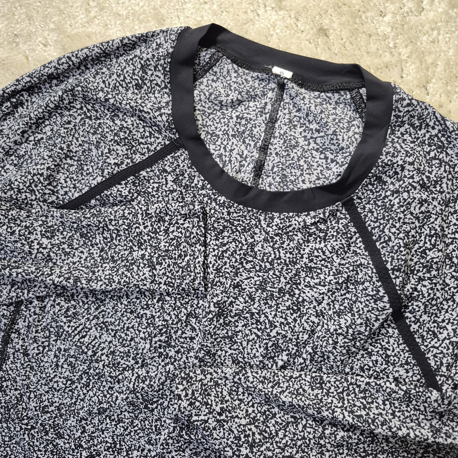 Lululemon Vent It Top Womens 6 Long Sleeve Gray Performance Gym Running Outdoor