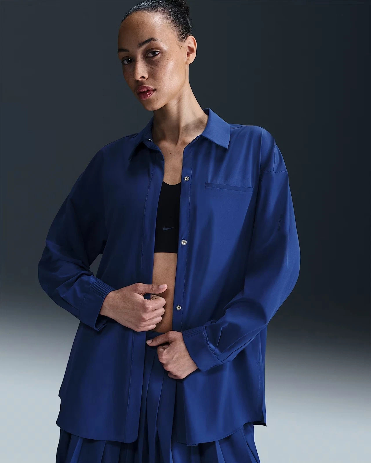 NEW Nike Women’s PerfectStretch Oversized LS Shirt 24.7 Blue Size Large HM8385