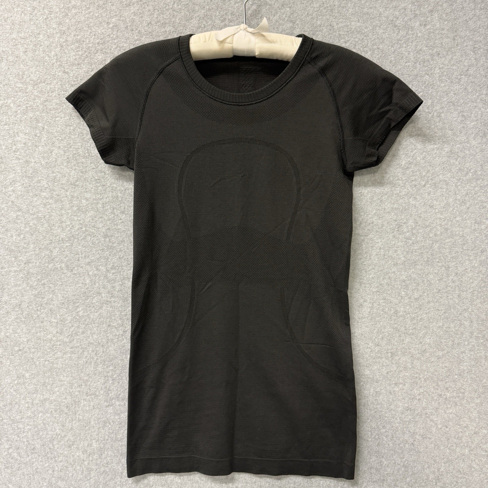Lululemon Swiftly Tech Paris 1998 Graphic Tee | Black | Women’s Size 6