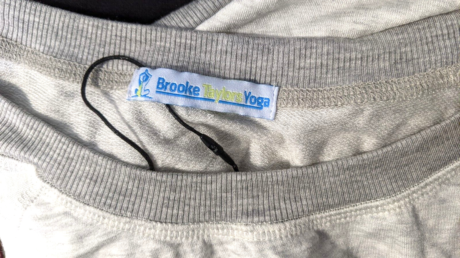 Brooke Taylors Yoga Women’s Long Sleeve Pullover Sz Medium Polyester Blend EUC