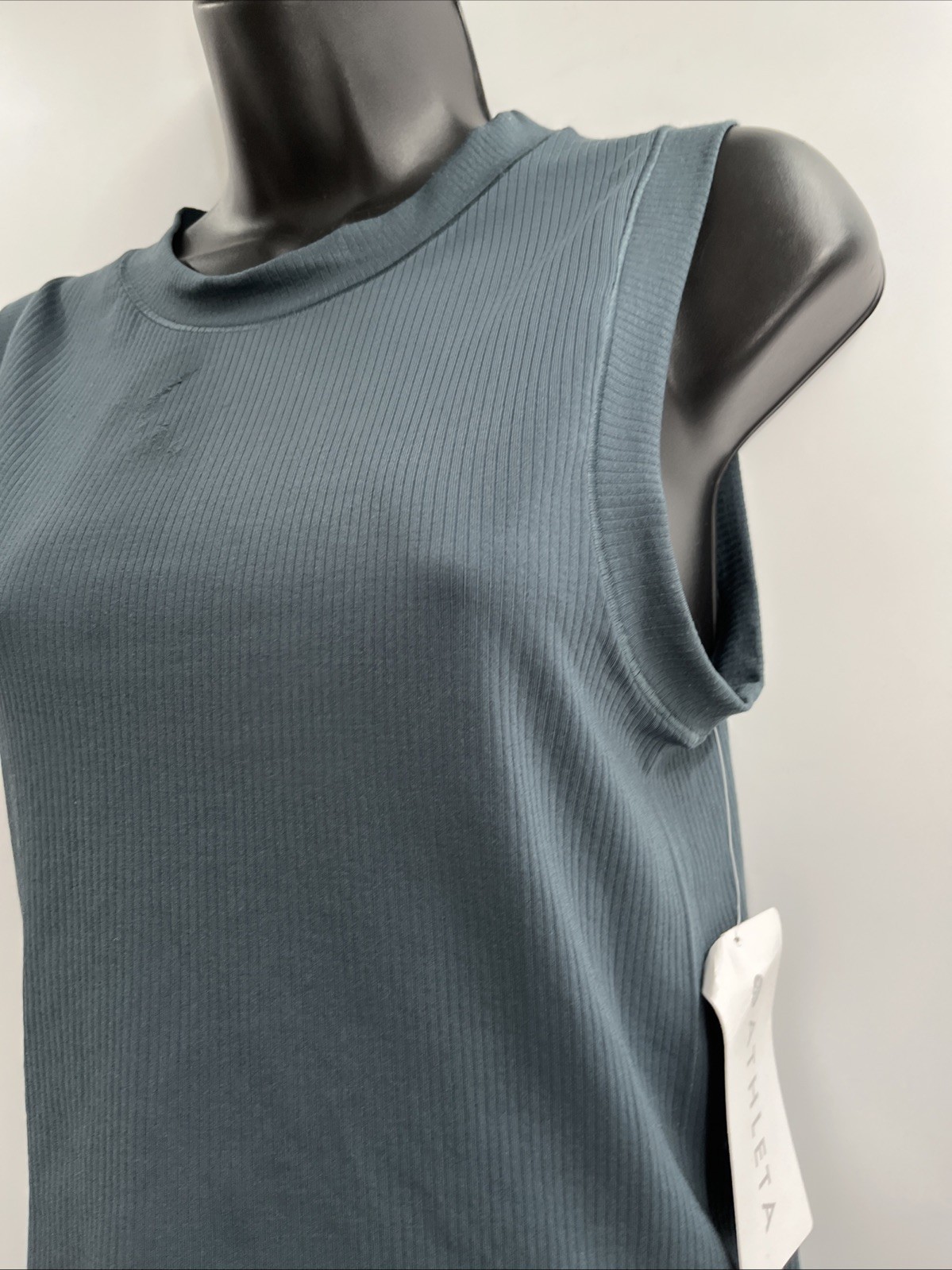 Athleta Women’s Crew Neck Sleeveless Renew Seamless Muscle Tank Blue Size Large