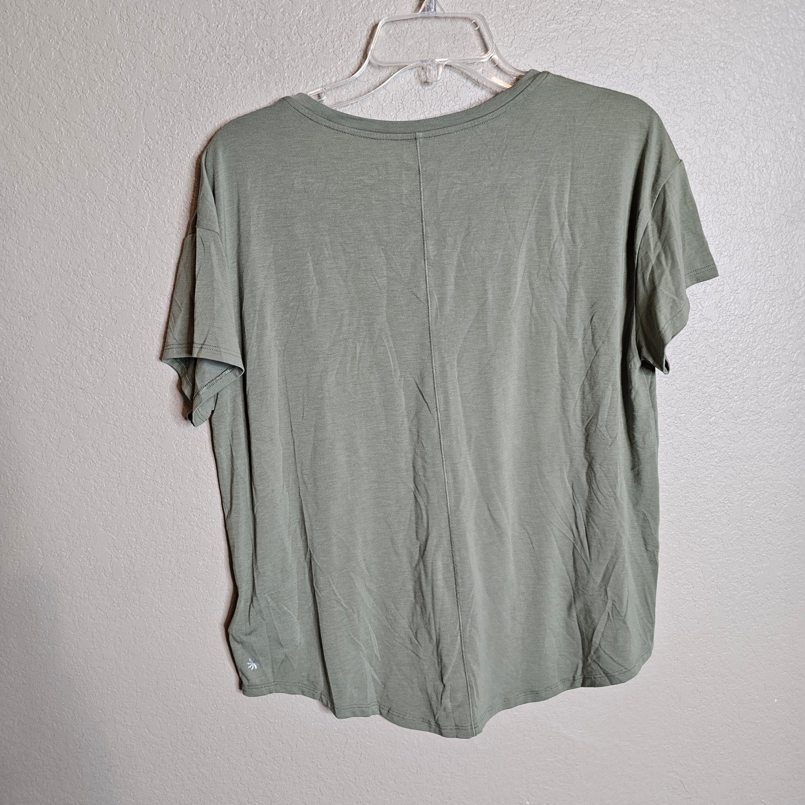Athleta Move With Ease Tee Olive Green Short Sleeve Relaxed Fit Top Medium
