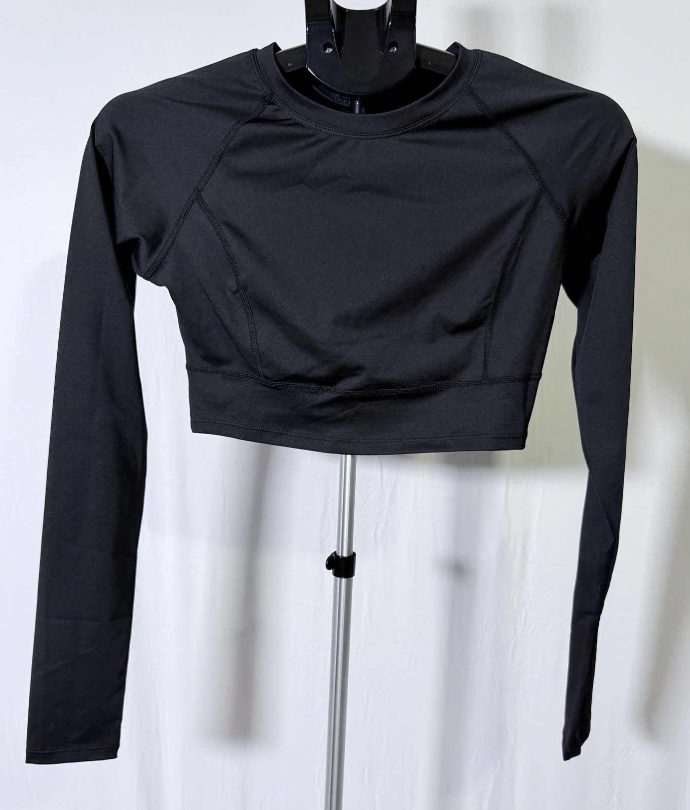 Halara Solid Thumb Hole Cropped Yoga Sports Top Black Long Sleeve, Size Medium