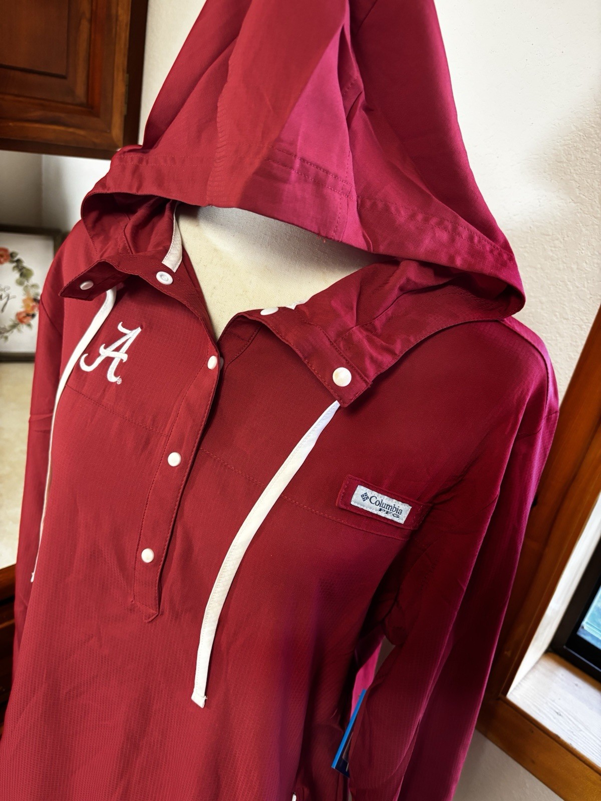 Columbia Women Medium Alabama Crimson Tide Tamiami Omni-shade Hooded Pullover