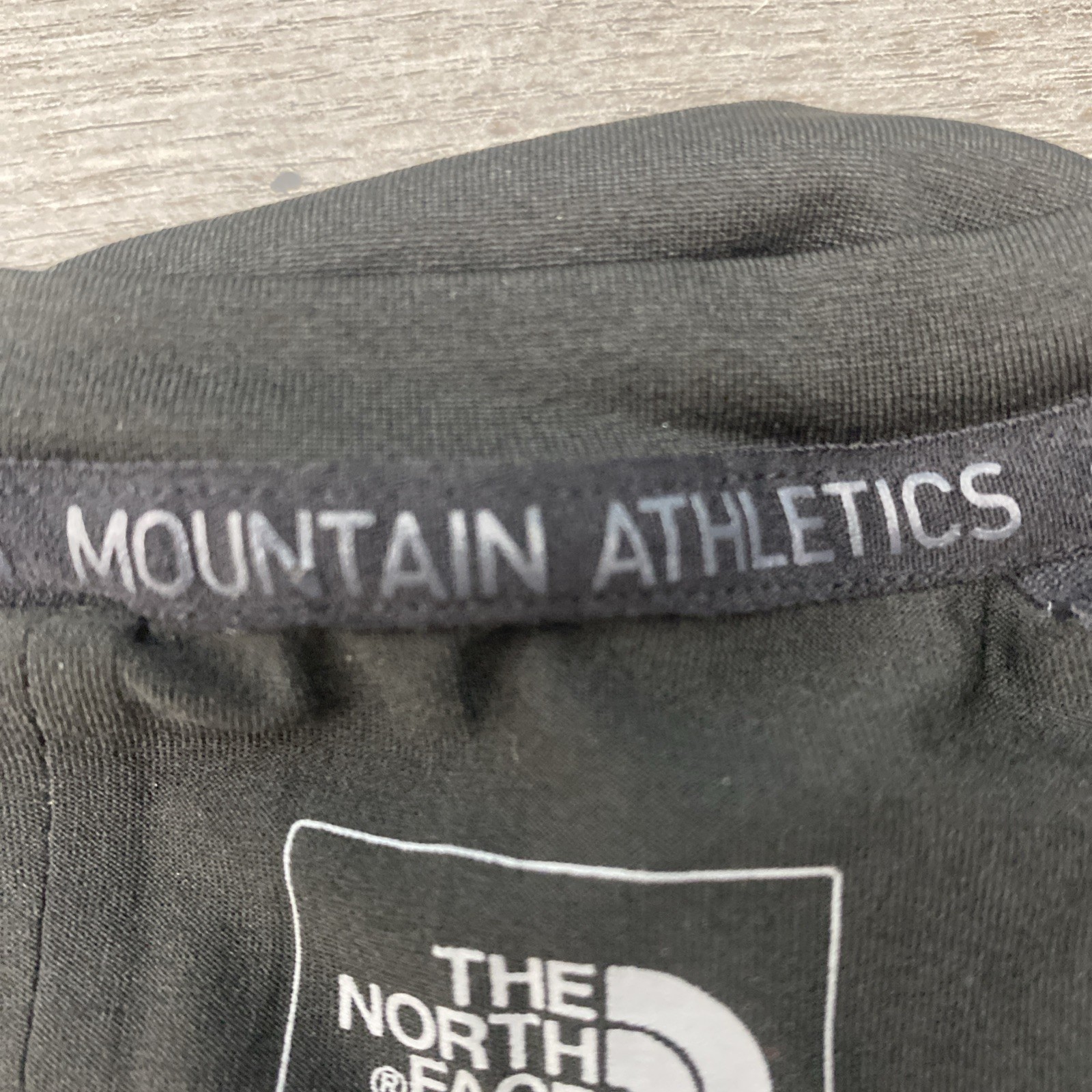 The North Face Mountain Athletic Flash Dry Hiking Shirt Short Gray Black Size S