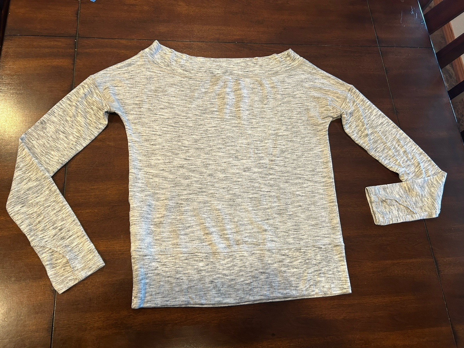 Athleta Long Sleeved Boat Neck Top Woman’s XSP Super Soft, Grays, Comfortable