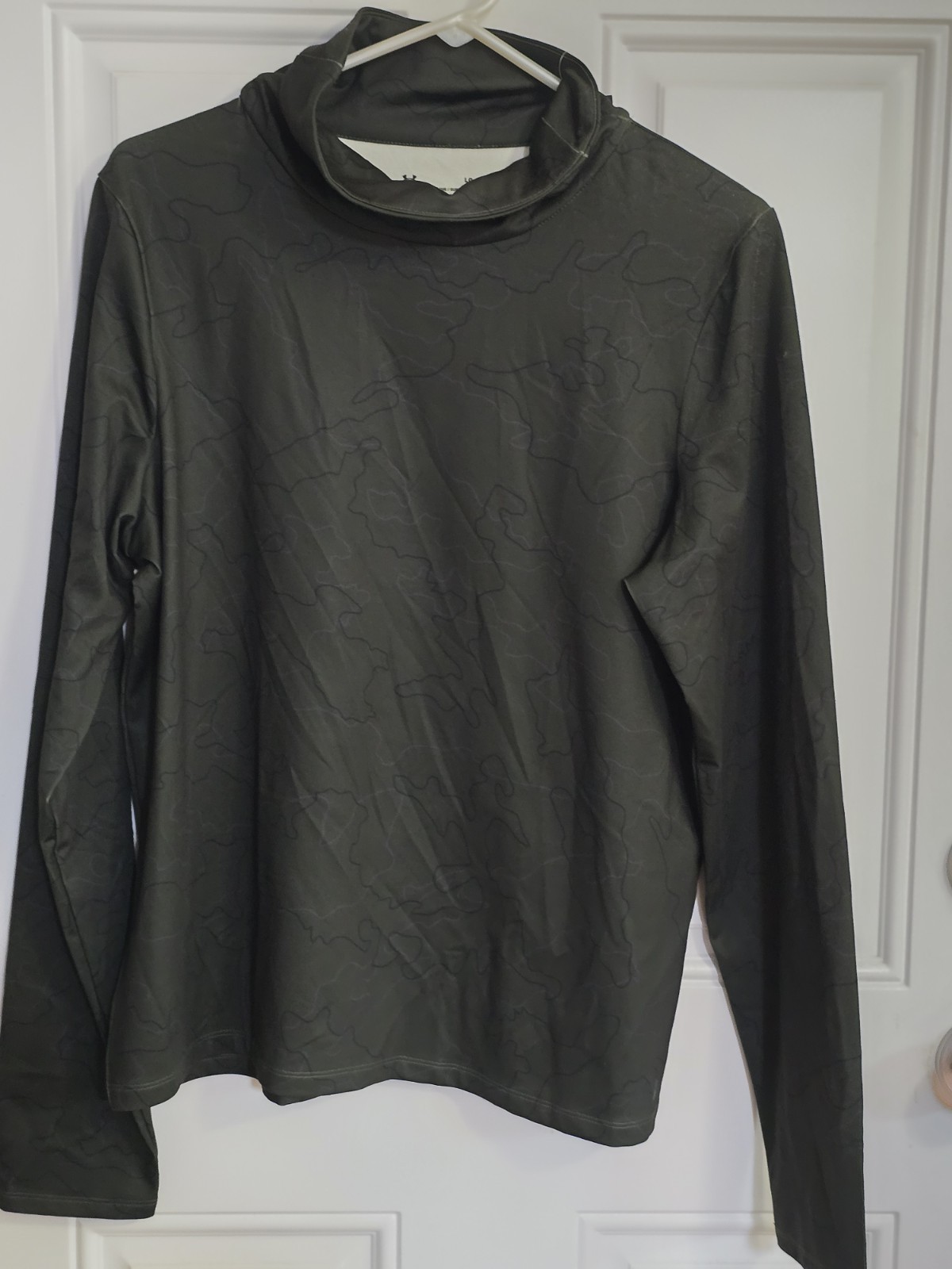 Under Armour Womens Top SZ L Long Sleeve Top Funnel Neck Camo Green Women’s NWT