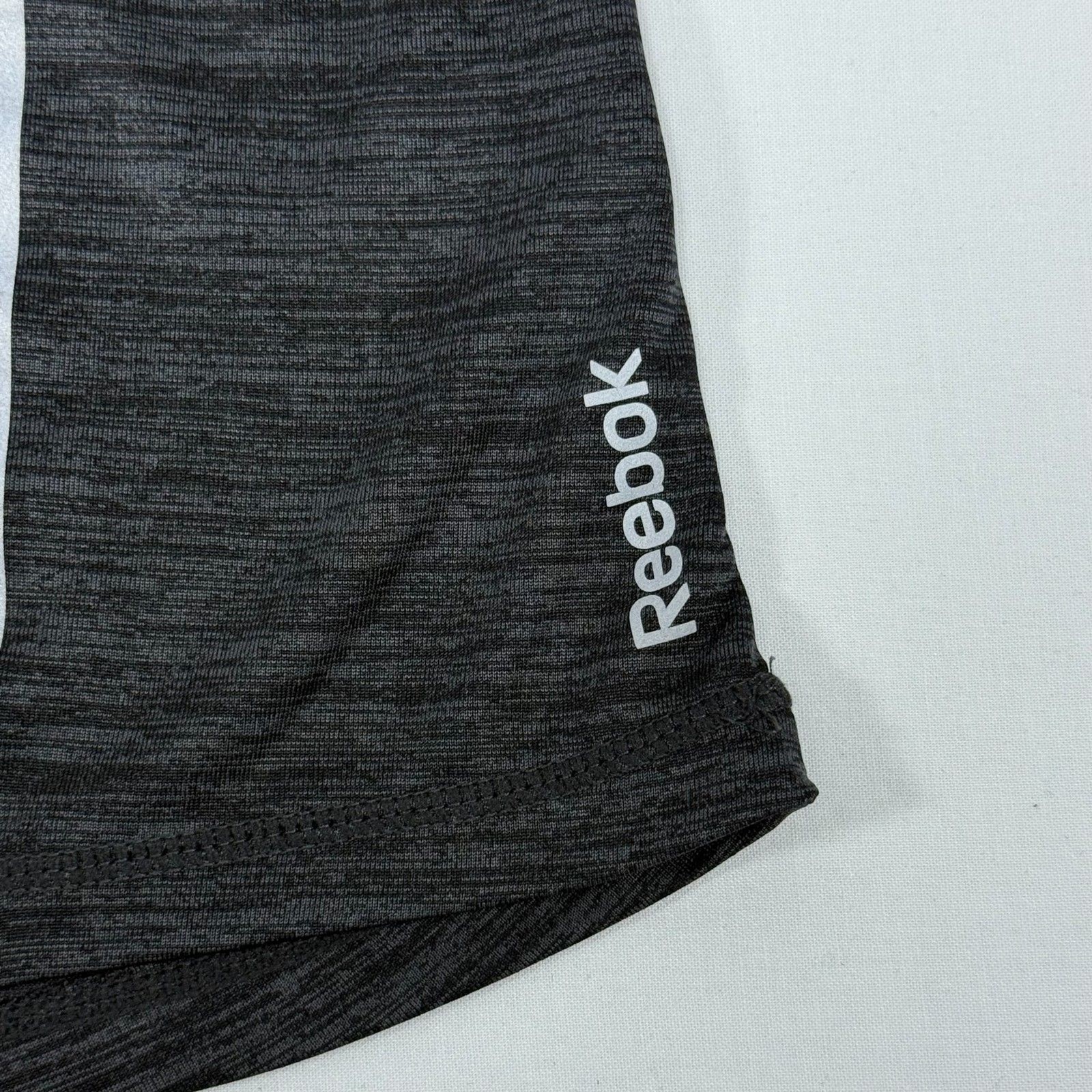 Reebok Heather Grey Polyester V-Neck Running Tee Side Zip Pocket Size M Medium