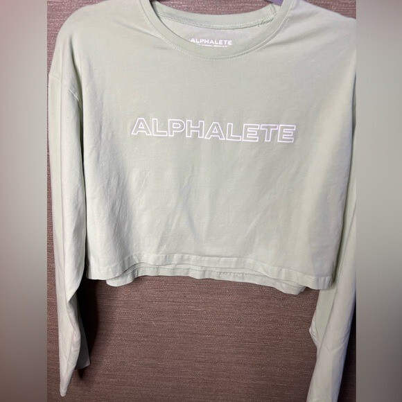 ALPHALETE Performance Outlined Long Sleeve Crop Top Frozen Spring Size large