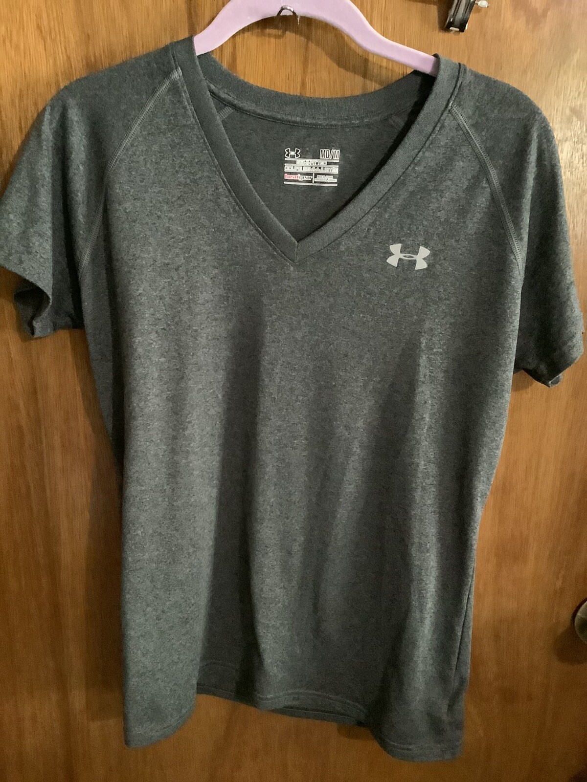Under Armour Semi Fitted M Heat Gear V-Neck Tee Gray EUC