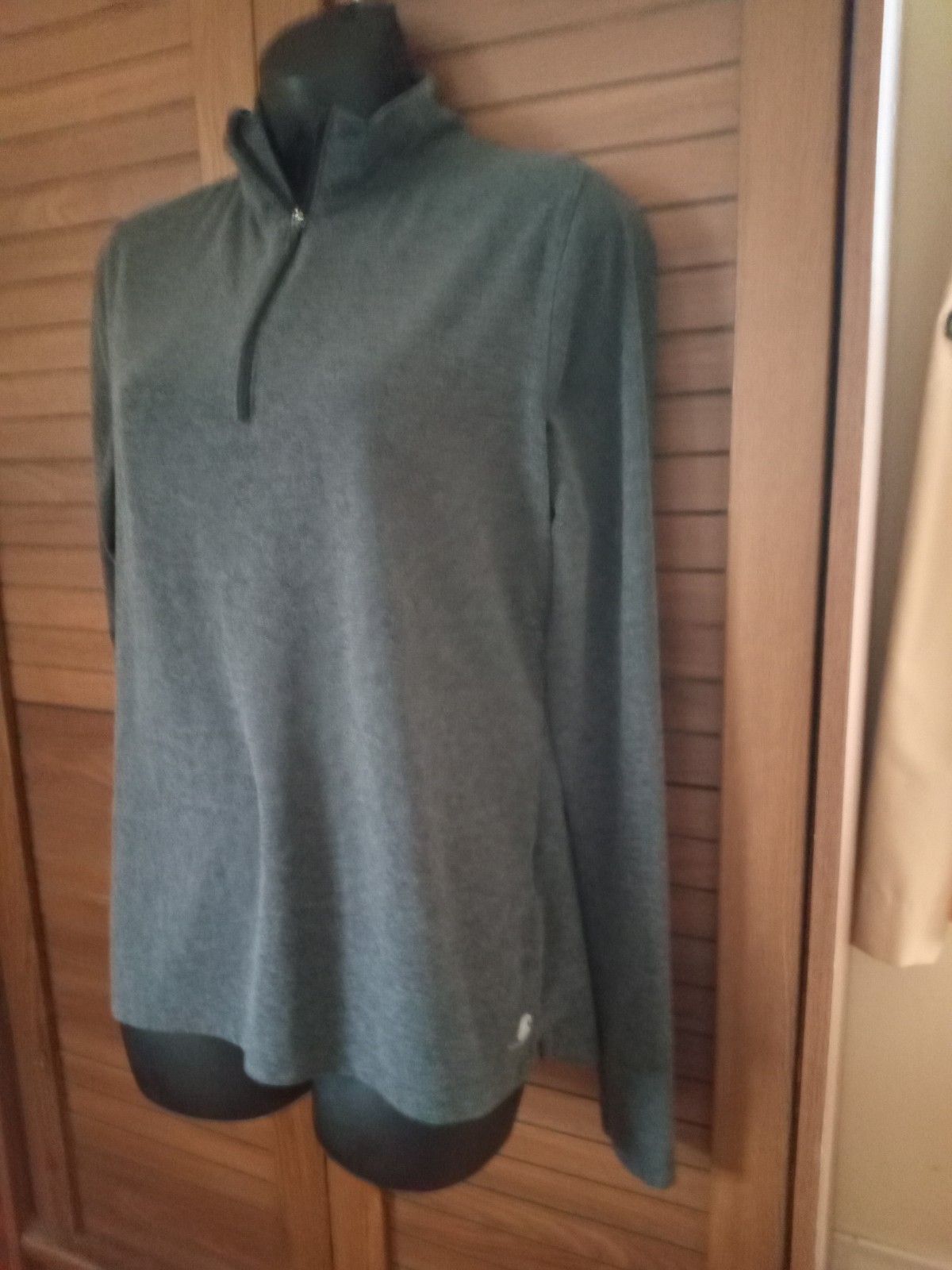 Carhartt Force Women’s Size M 8-10 Gray 1/4 Zip Long Sleeve Slightly Fitted Top