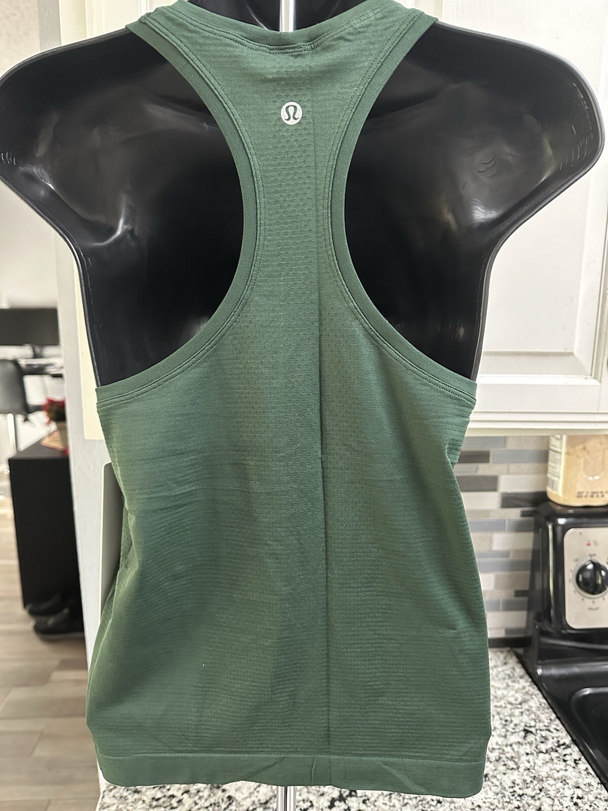 Lululemon Size 2 Swiftly Tech Raceback Tank Top 2.0 Waist Length, Legacy Green
