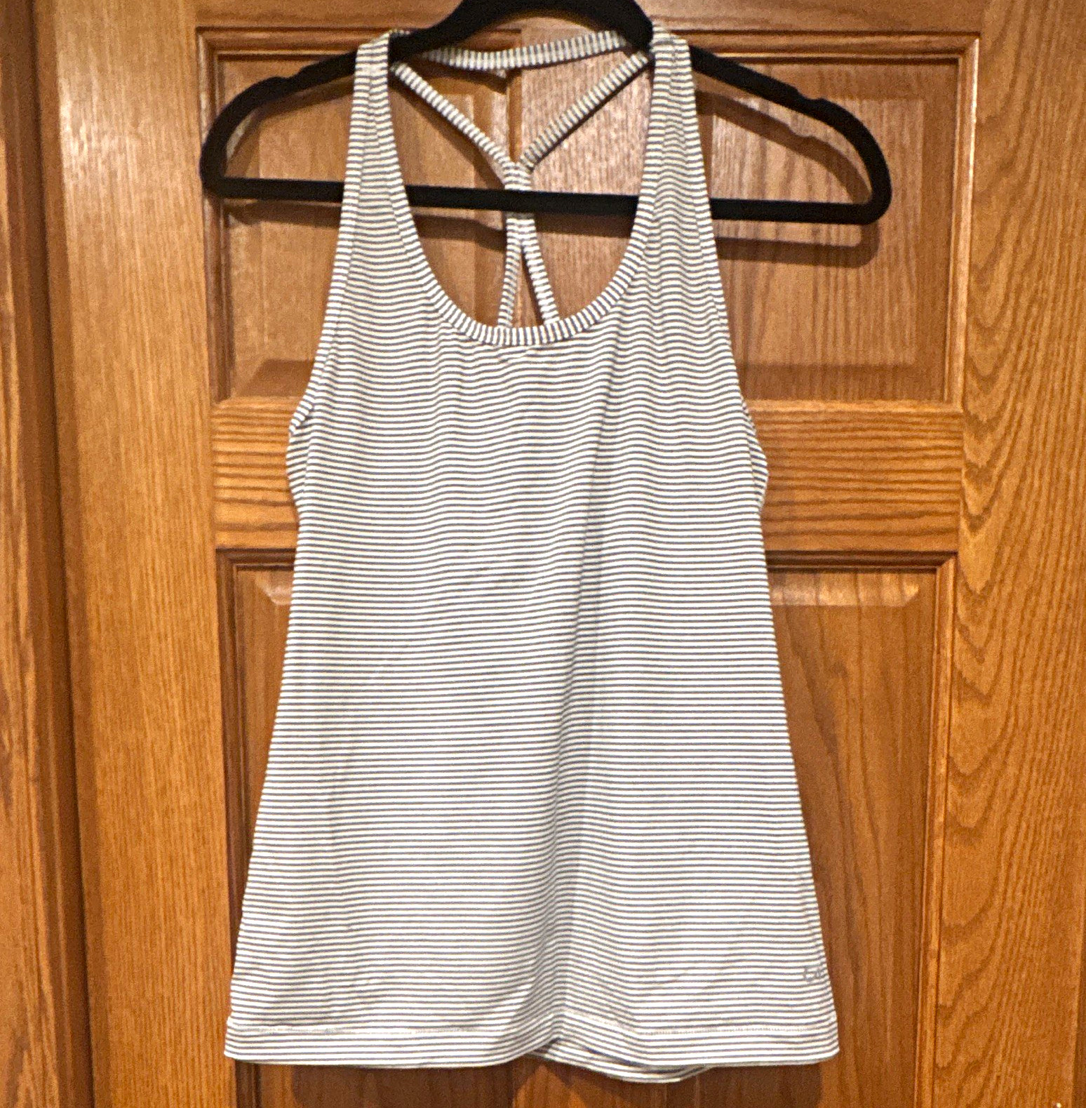 GapFit Women’s Striped Racerback Scoop Neck Stretch Tank Top M White/Gray