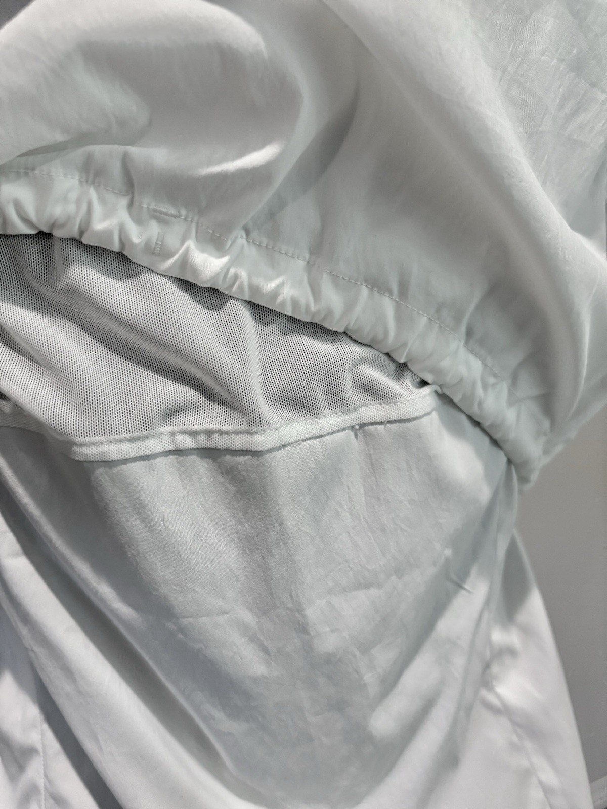 ATHLETA Advantage Cinch Tee M Damask White Zip Short Sleeve Poplin Athleisure