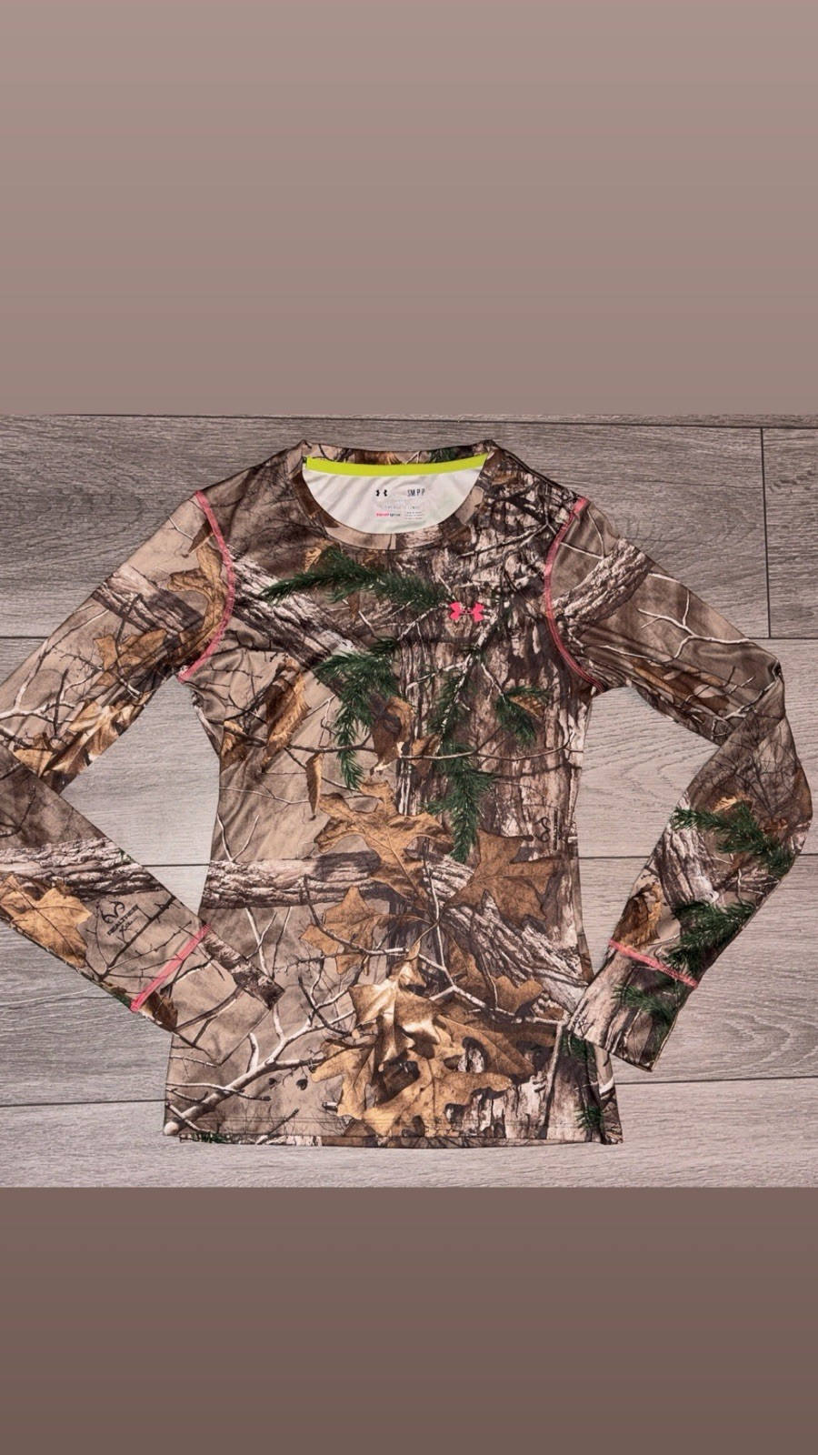 Under Armour Women’s Small Long Sleeved Heatgear Camo Fitted Shirt W Pink Accent