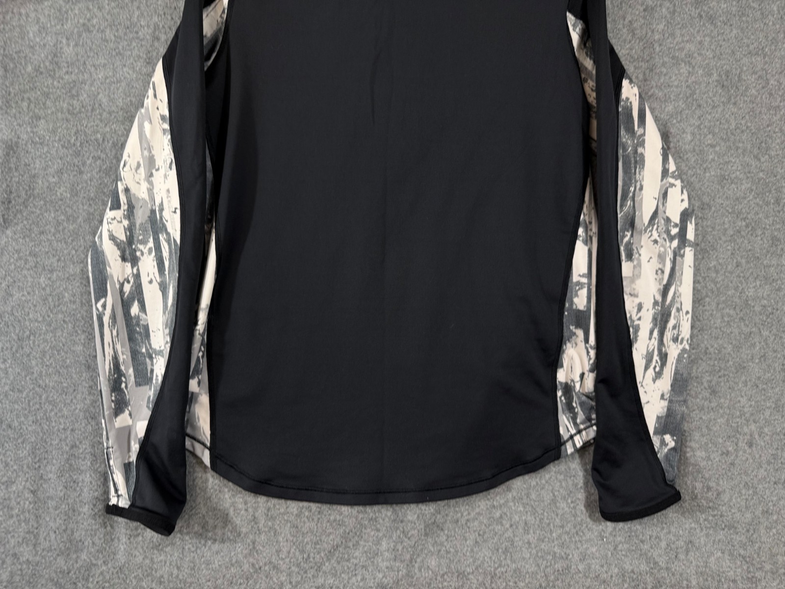 Under Armour Activewear Top Womens XL Black Gray Contrast Print Coldgear 1/2 Zip