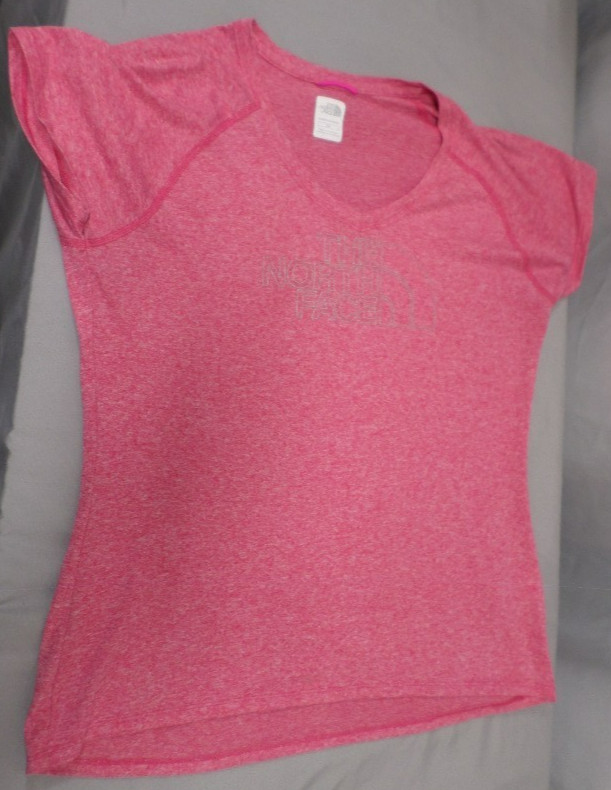 CLEAN DESIGNER THE NORTH FACE VAPOR WICK SHORT SLEEVE PINK SHIRT WOMEN’S LARGE